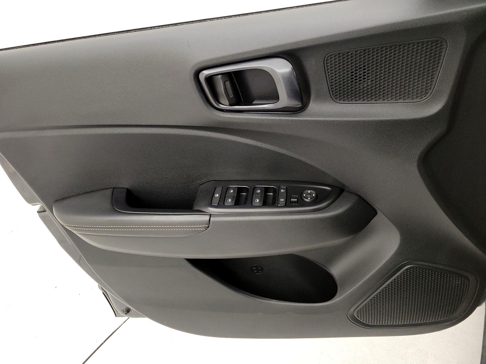 Thumbnail: 2023 Hyundai Venue - 12