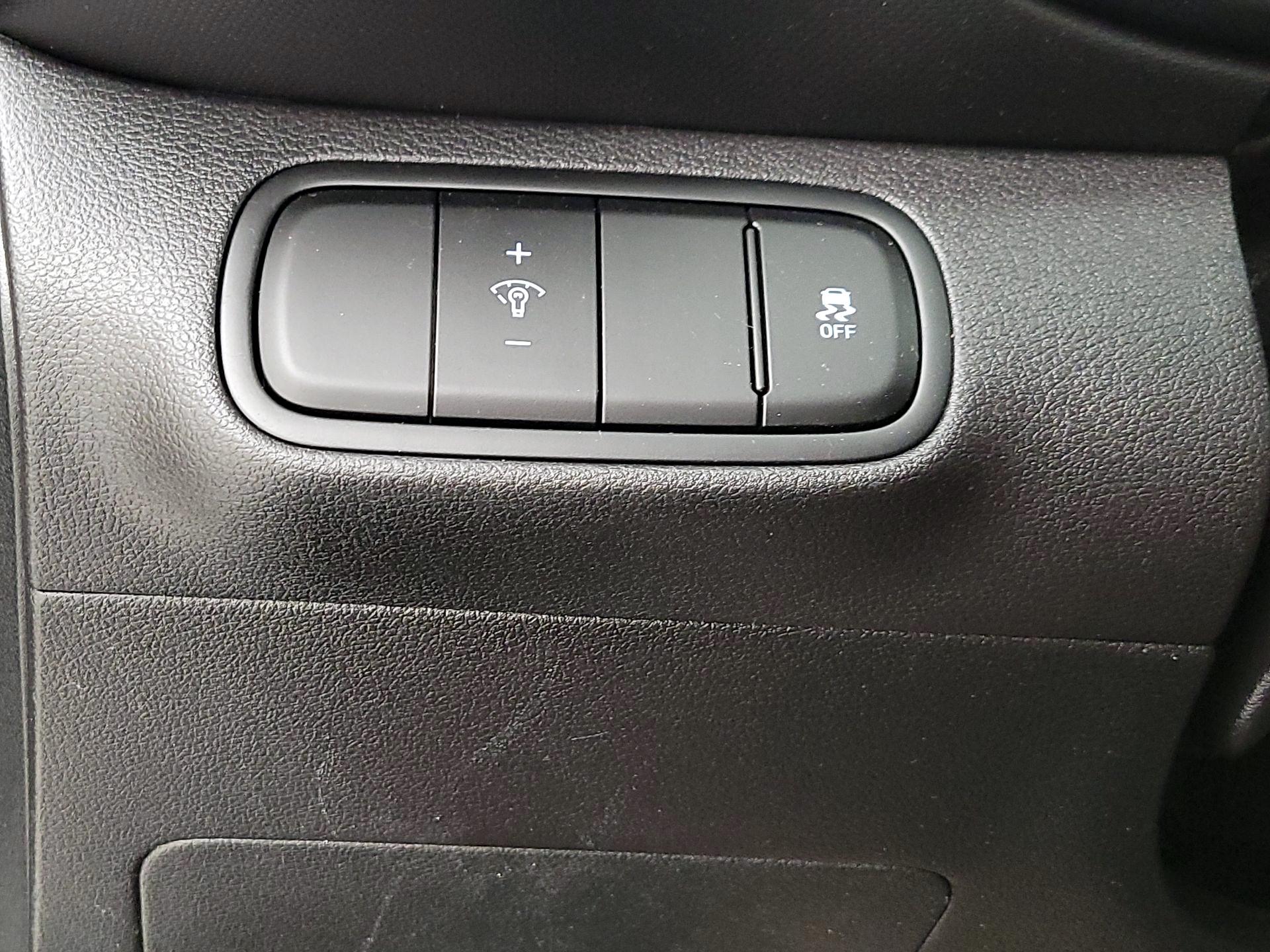 Thumbnail: 2023 Hyundai Venue - 13