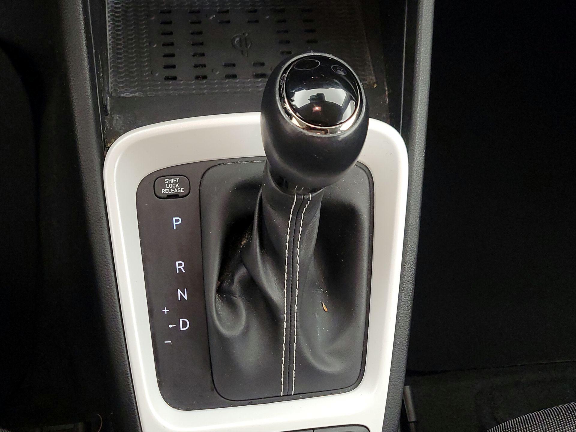 Thumbnail: 2023 Hyundai Venue - 17