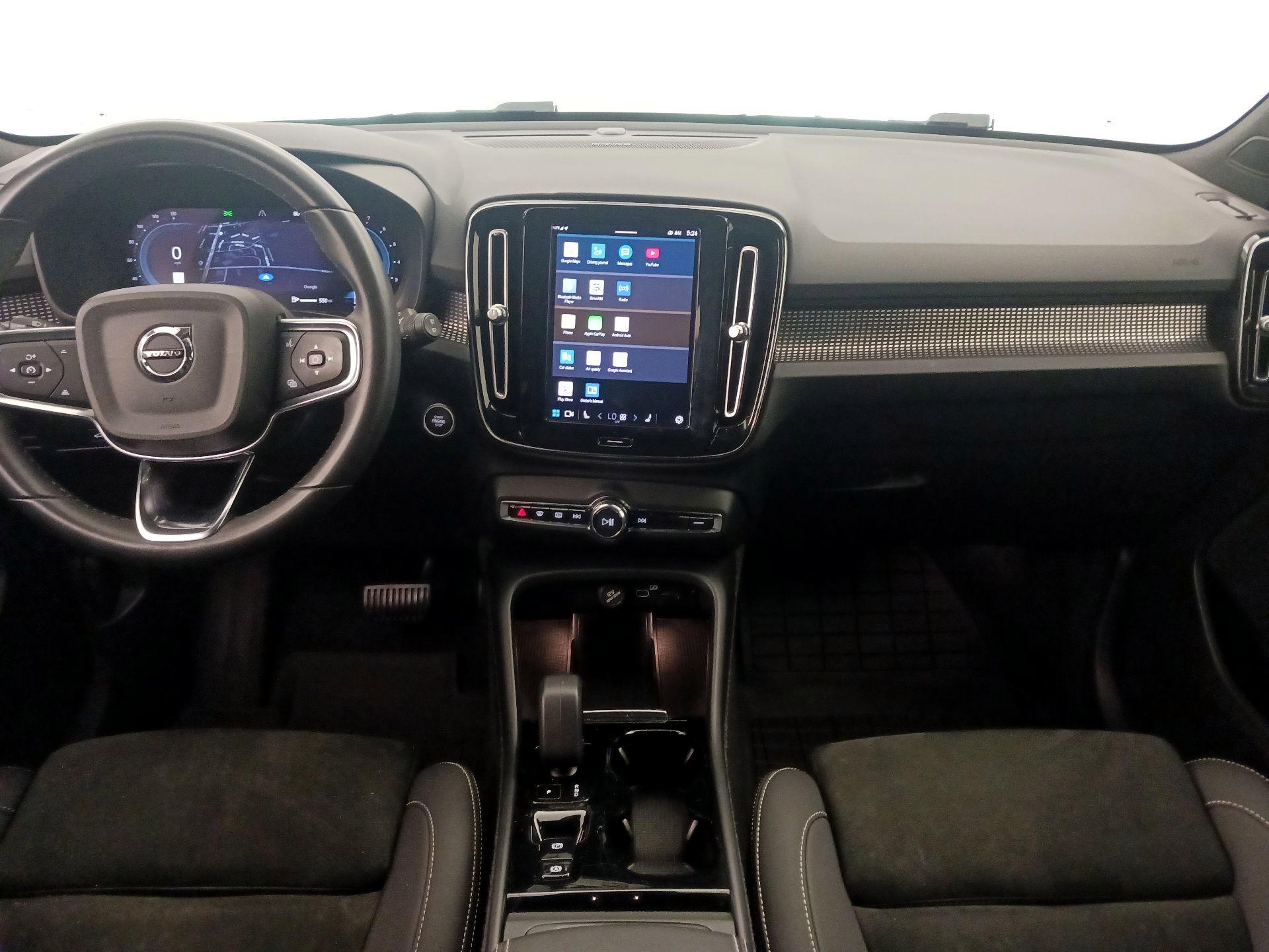 Thumbnail: 2023 Volvo XC40 - 9