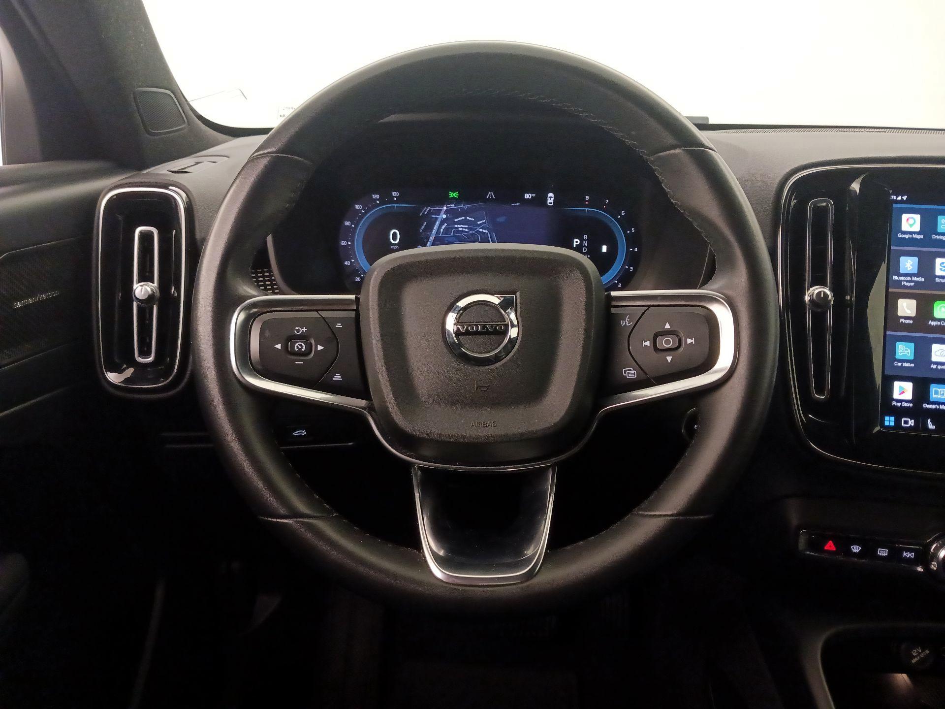 Thumbnail: 2023 Volvo XC40 - 10