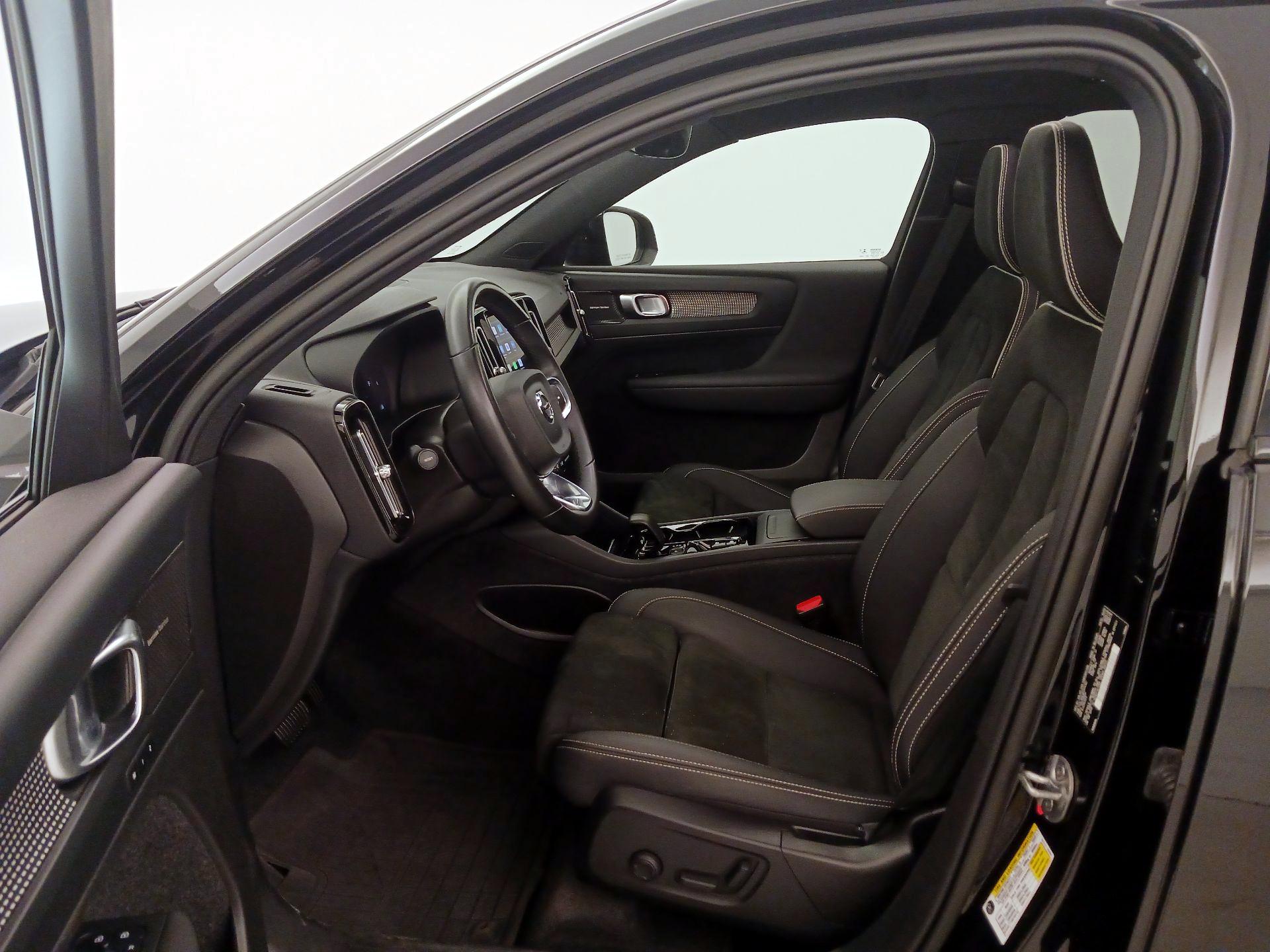 Thumbnail: 2023 Volvo XC40 - 11