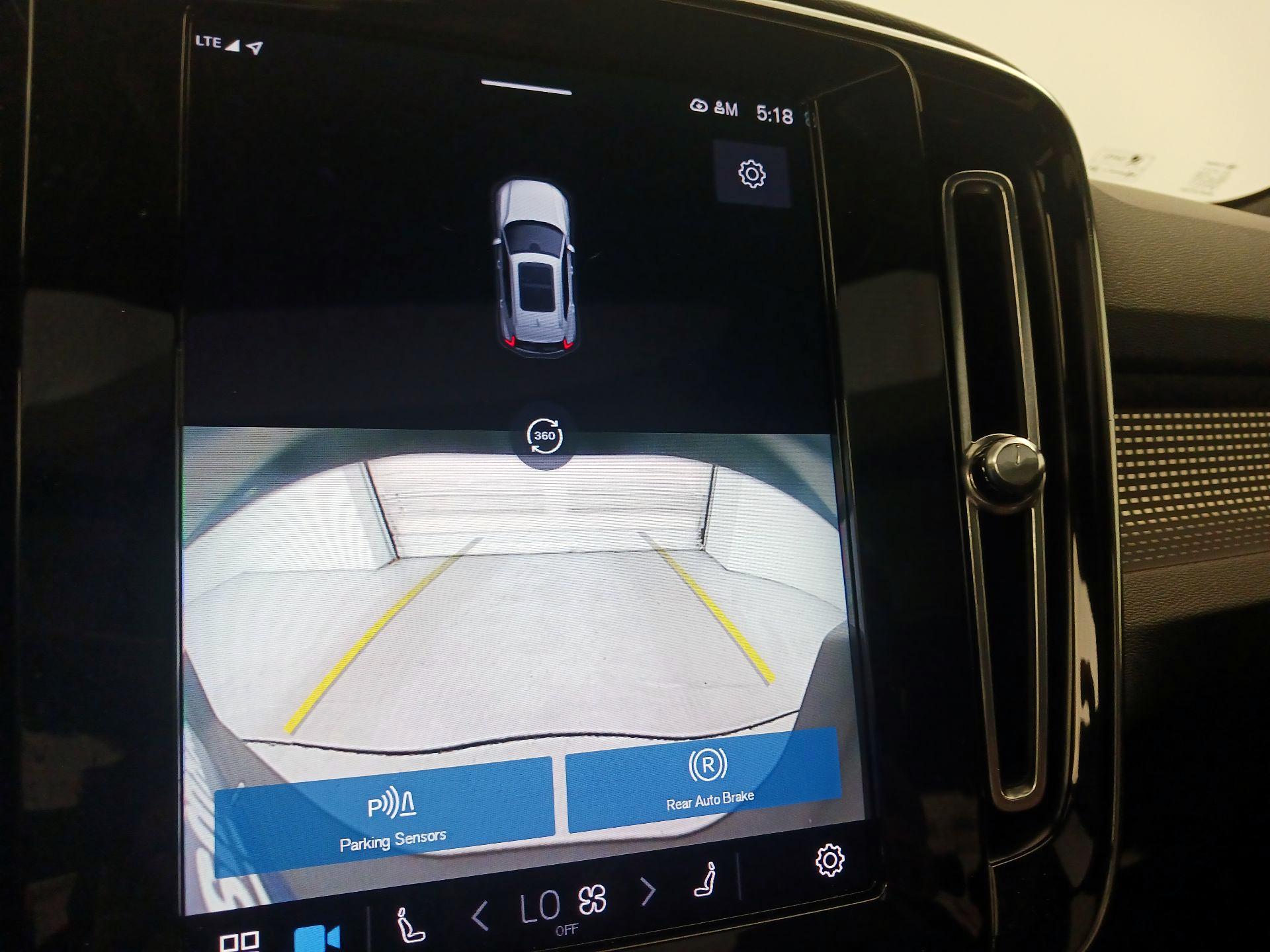 Thumbnail: 2023 Volvo XC40 - 14