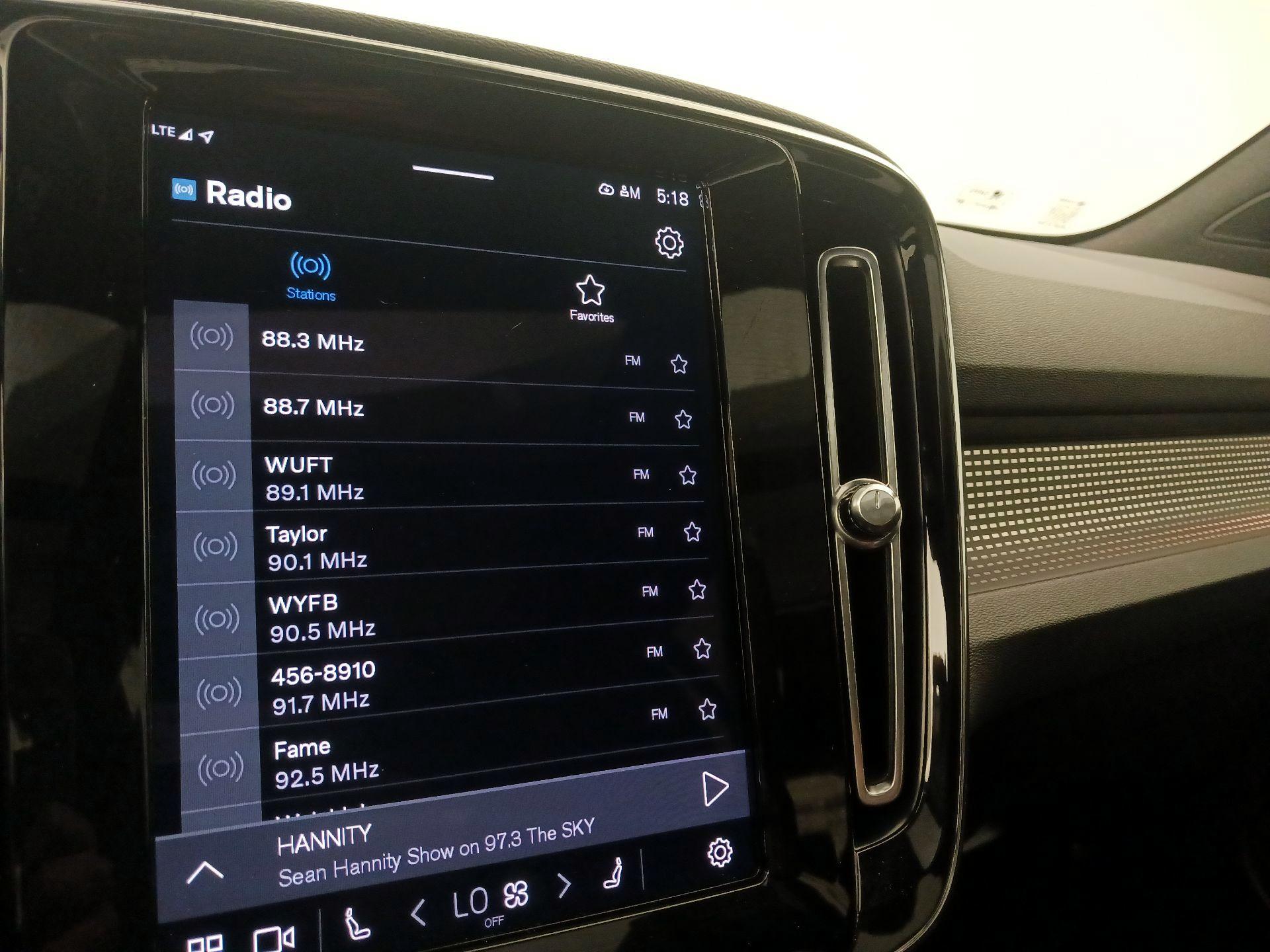 Thumbnail: 2023 Volvo XC40 - 15