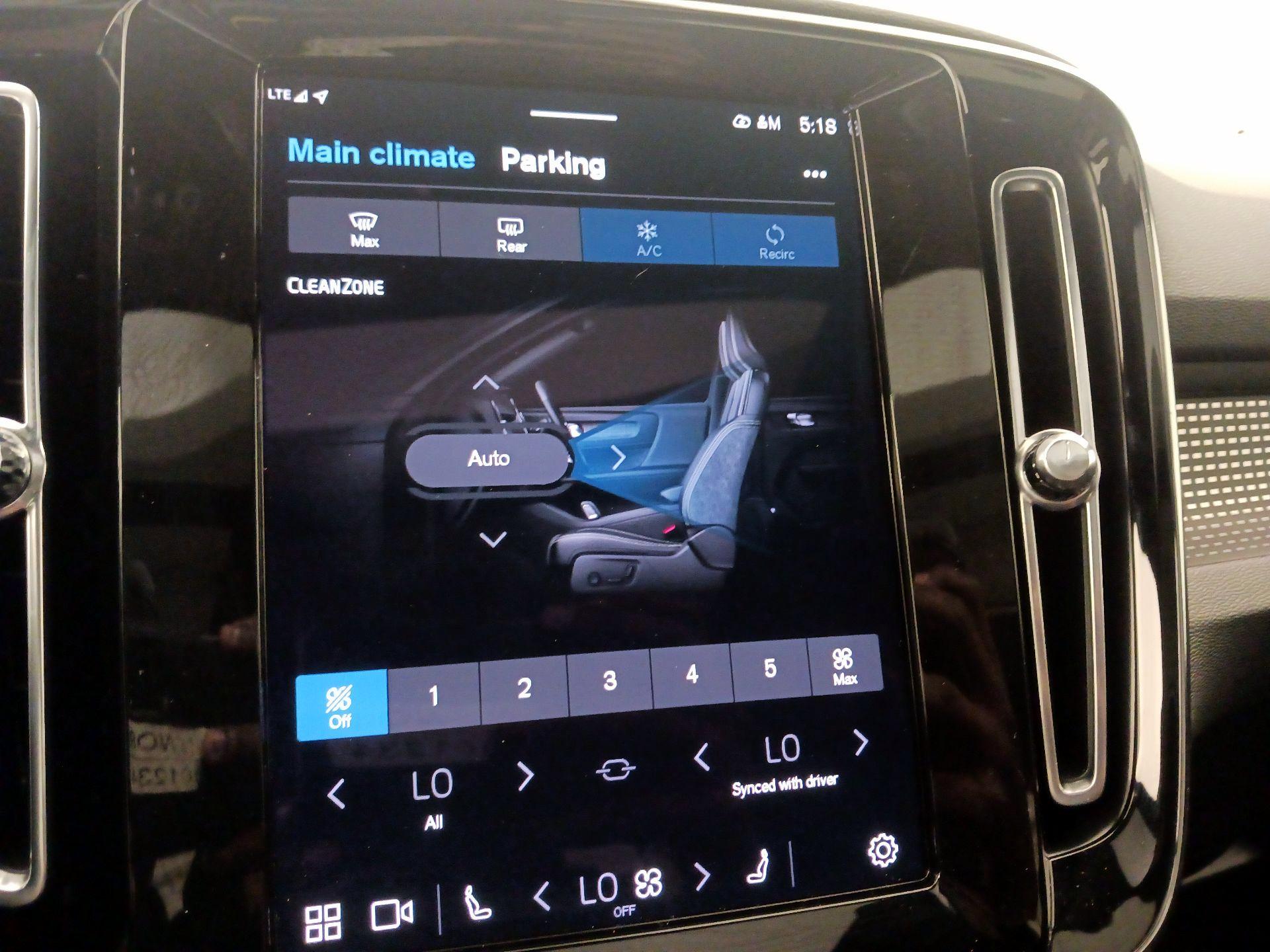 Thumbnail: 2023 Volvo XC40 - 16