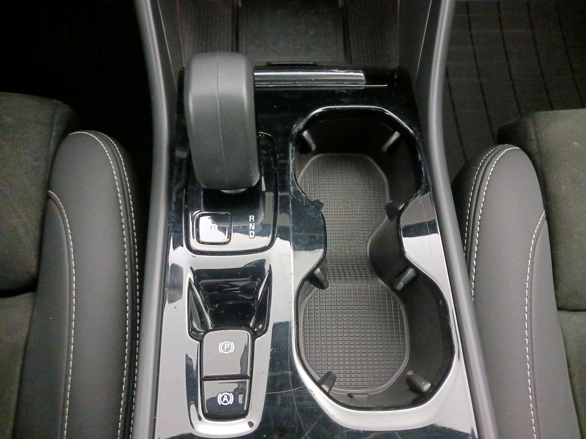 Thumbnail: 2023 Volvo XC40 - 17