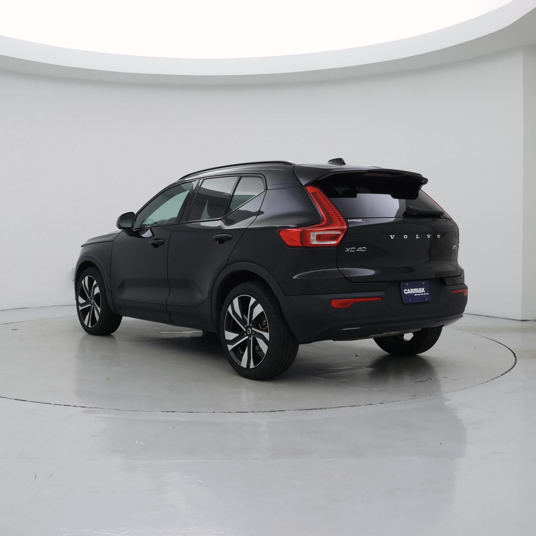 Thumbnail: 2023 Volvo XC40 - 2