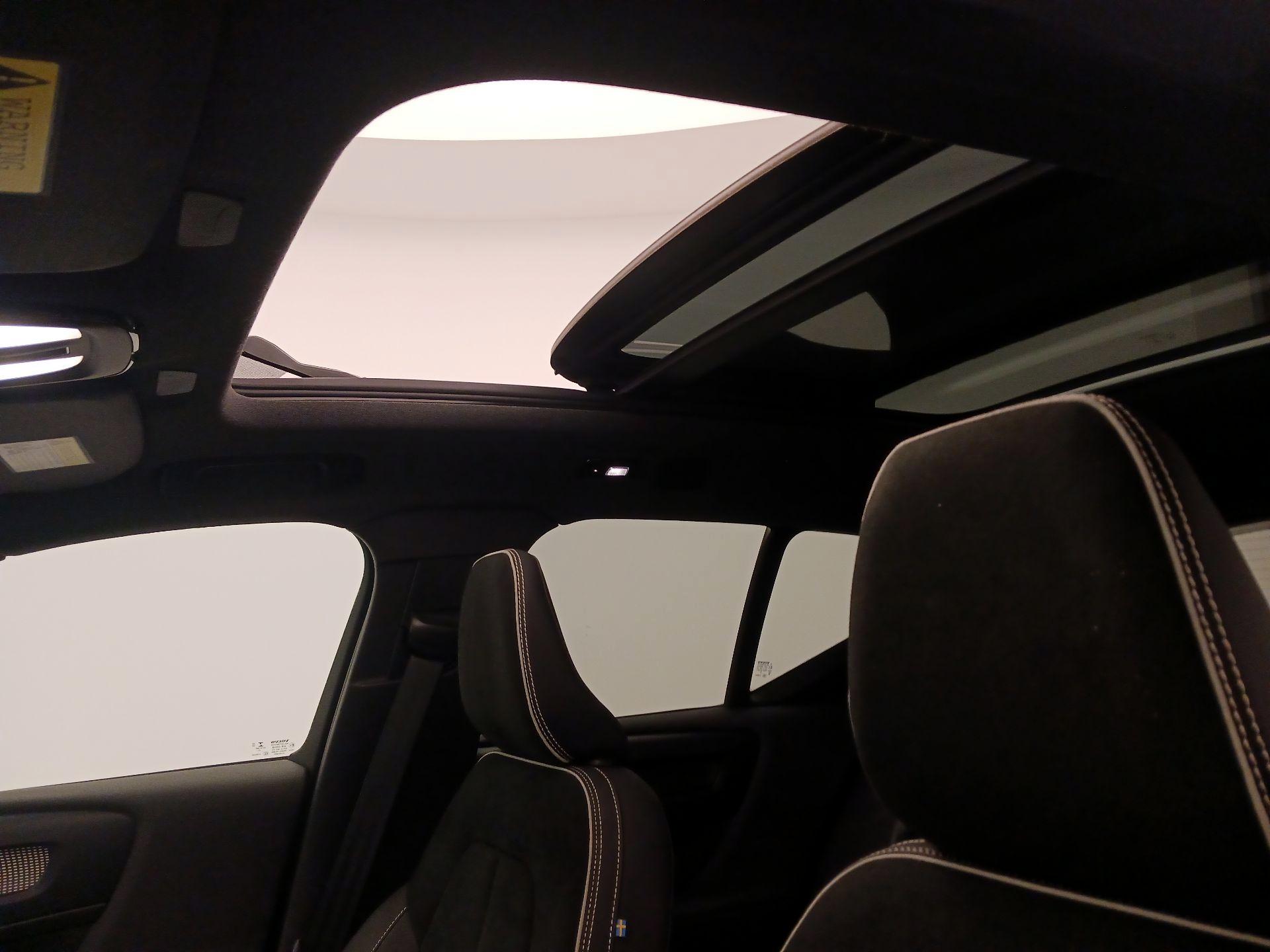 Thumbnail: 2023 Volvo XC40 - 19