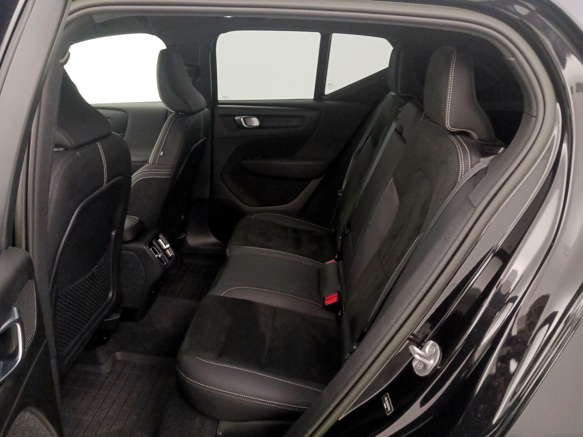 Thumbnail: 2023 Volvo XC40 - 20