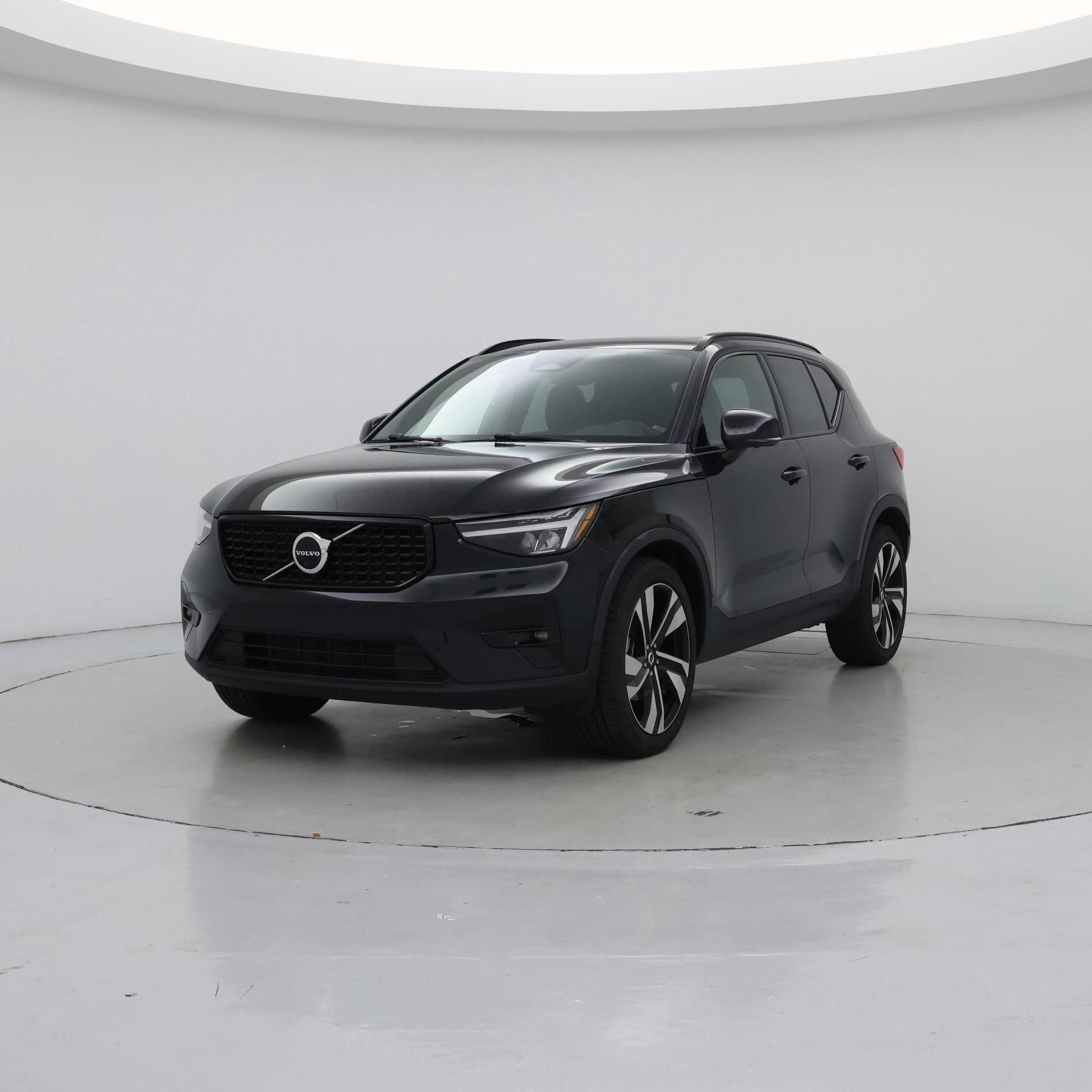 Thumbnail: 2023 Volvo XC40 - 4