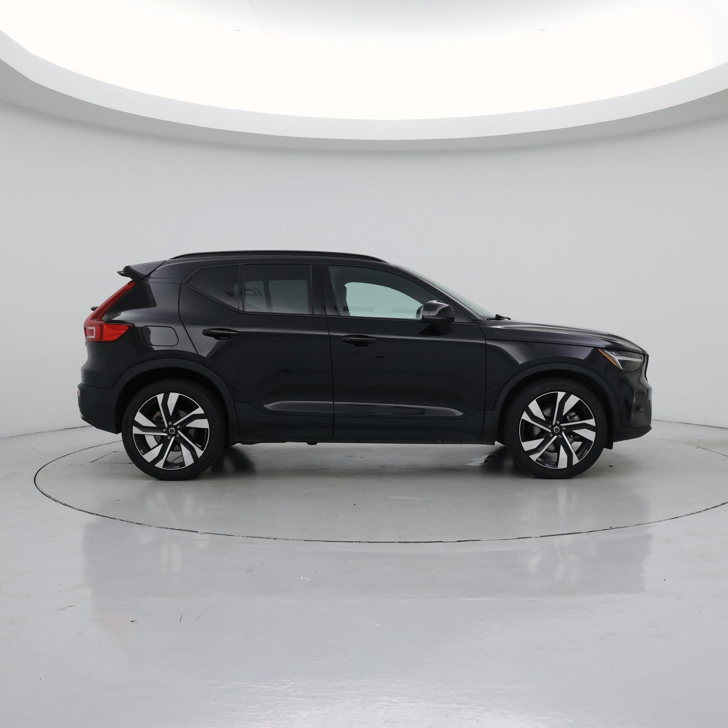 Thumbnail: 2023 Volvo XC40 - 7