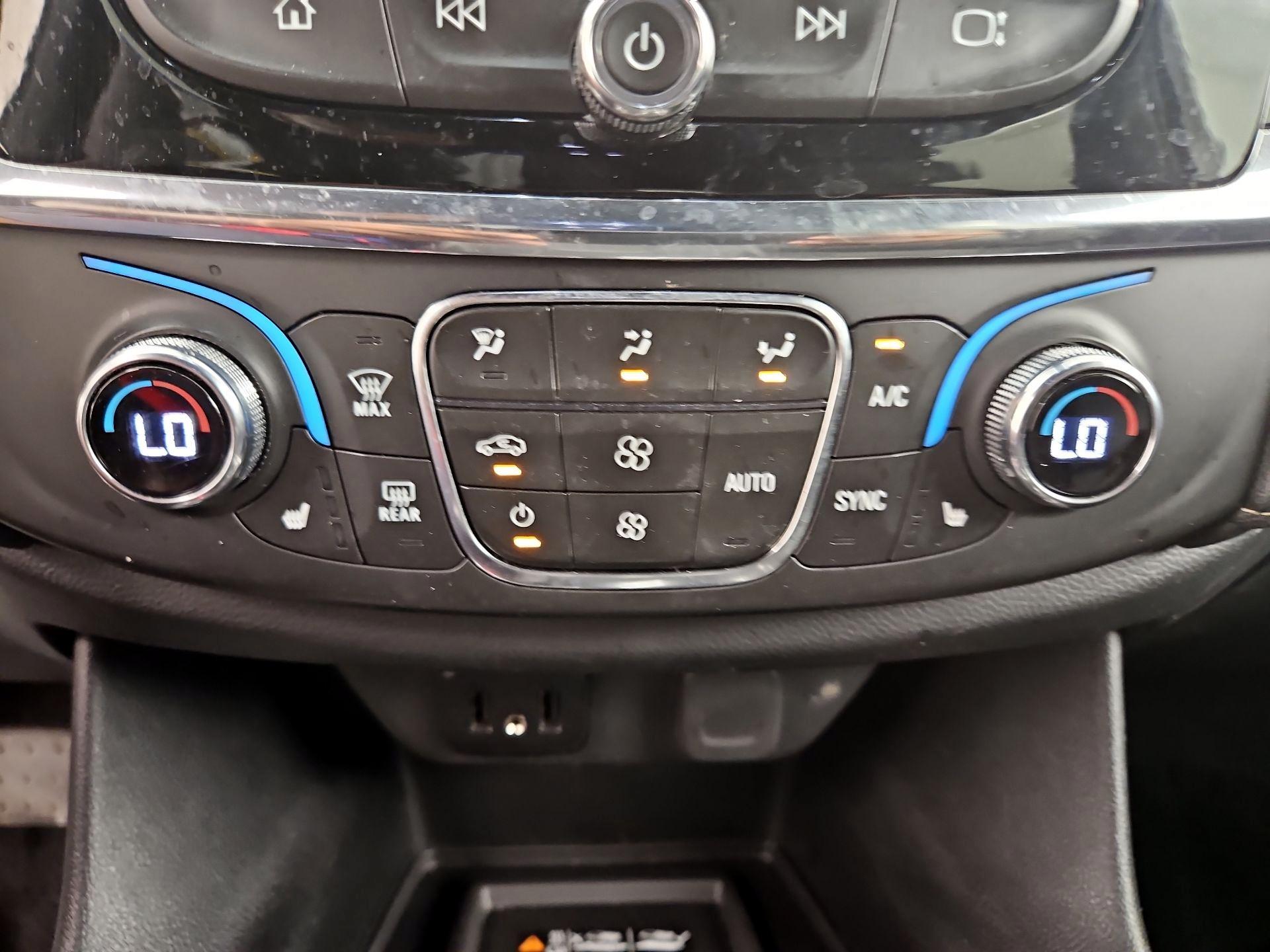 Thumbnail: 2023 Chevrolet Traverse - 16