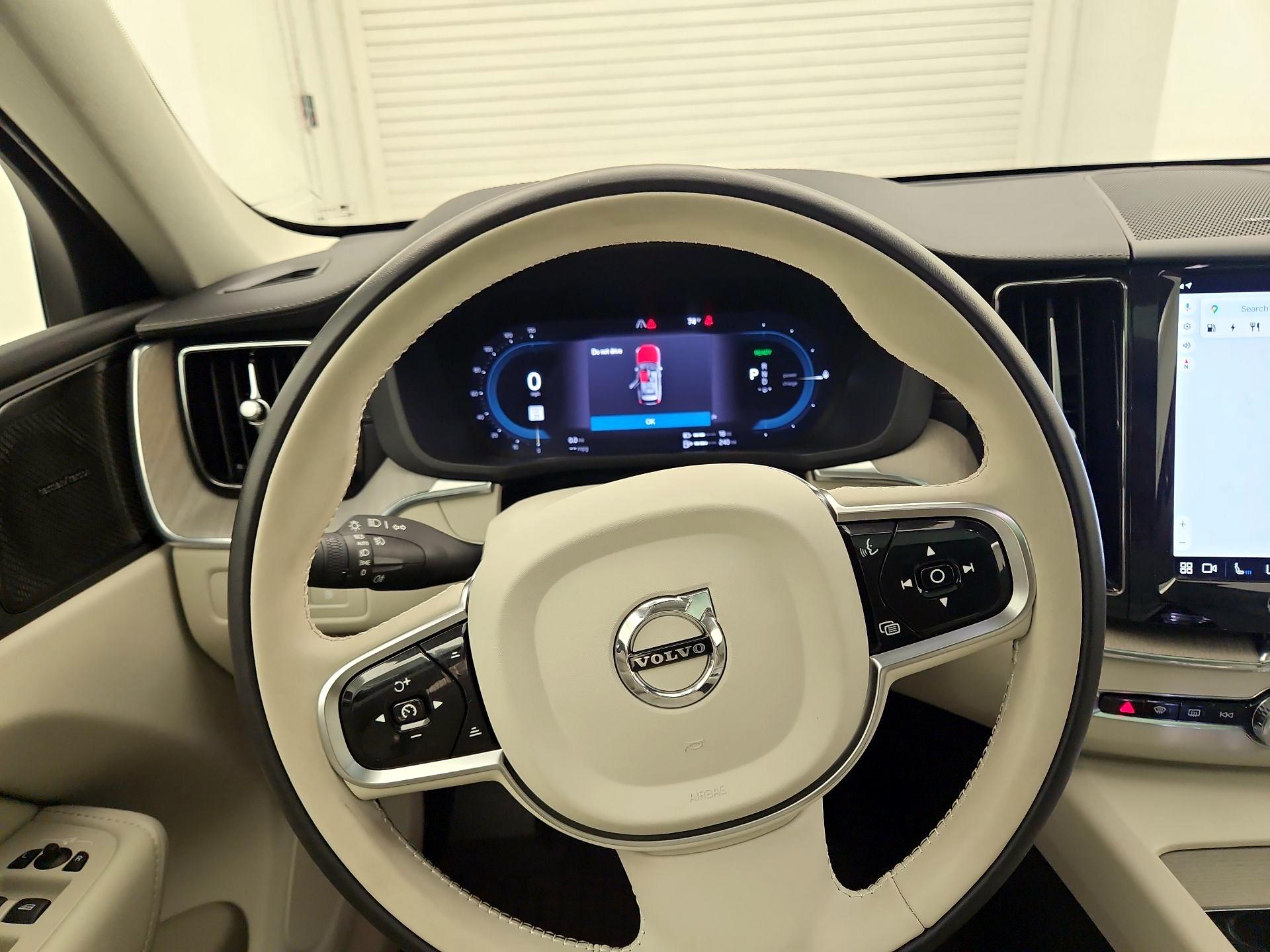 Thumbnail: 2023 Volvo XC60 - 10
