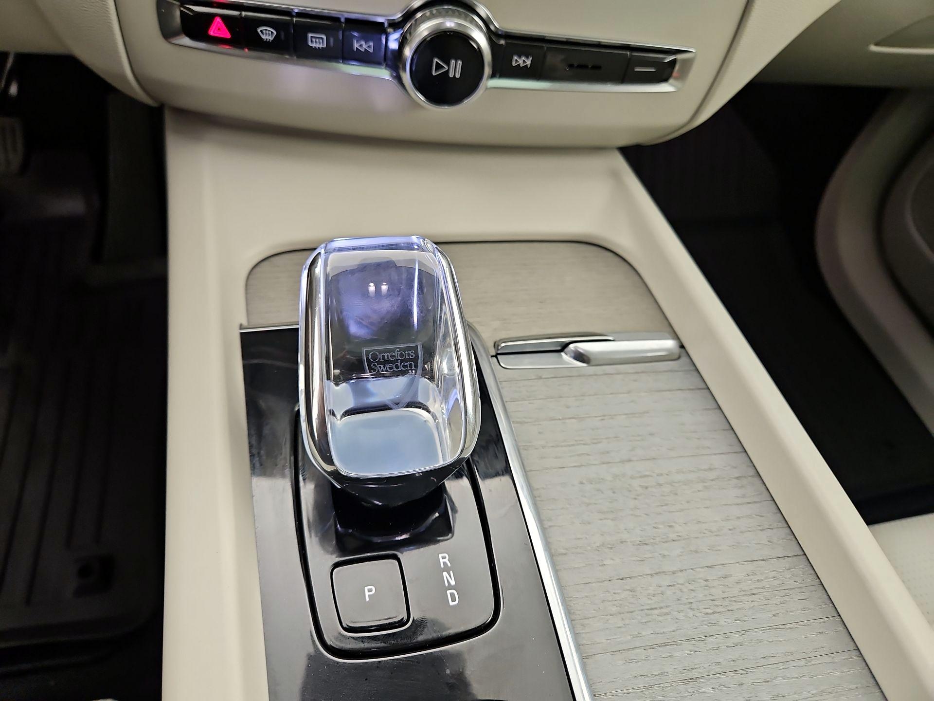 Thumbnail: 2023 Volvo XC60 - 18