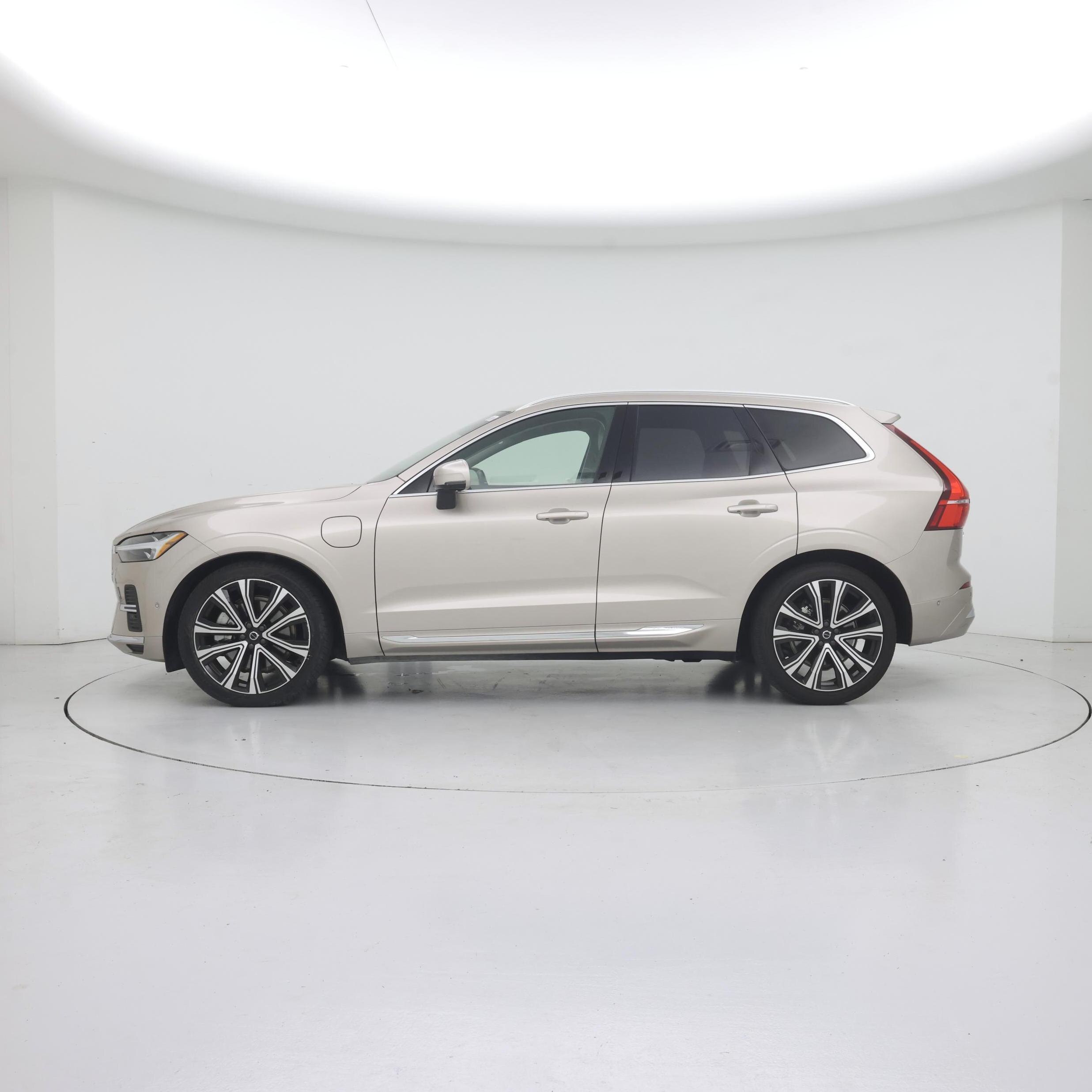 Thumbnail: 2023 Volvo XC60 - 3