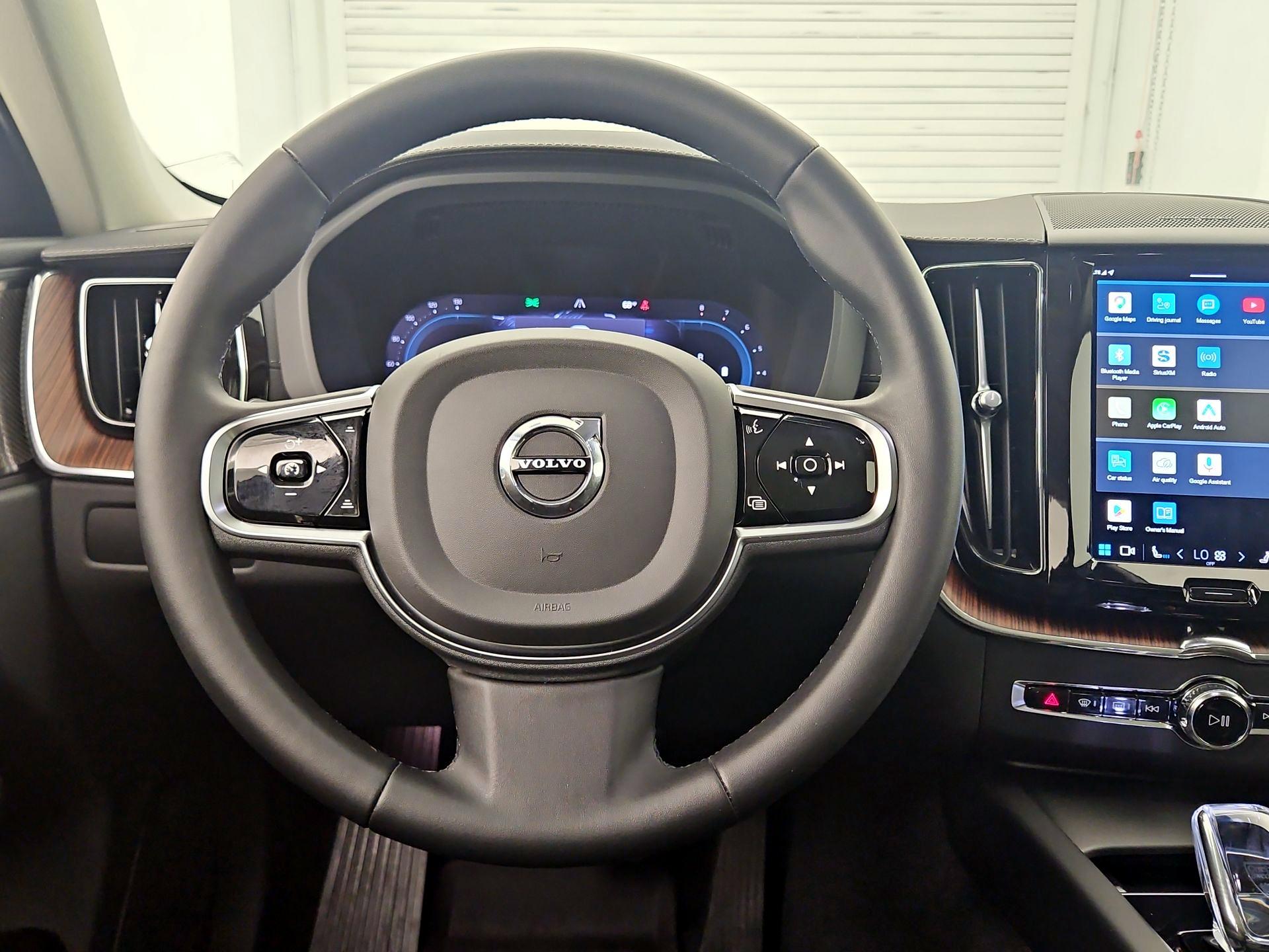 Thumbnail: 2023 Volvo XC60 - 10