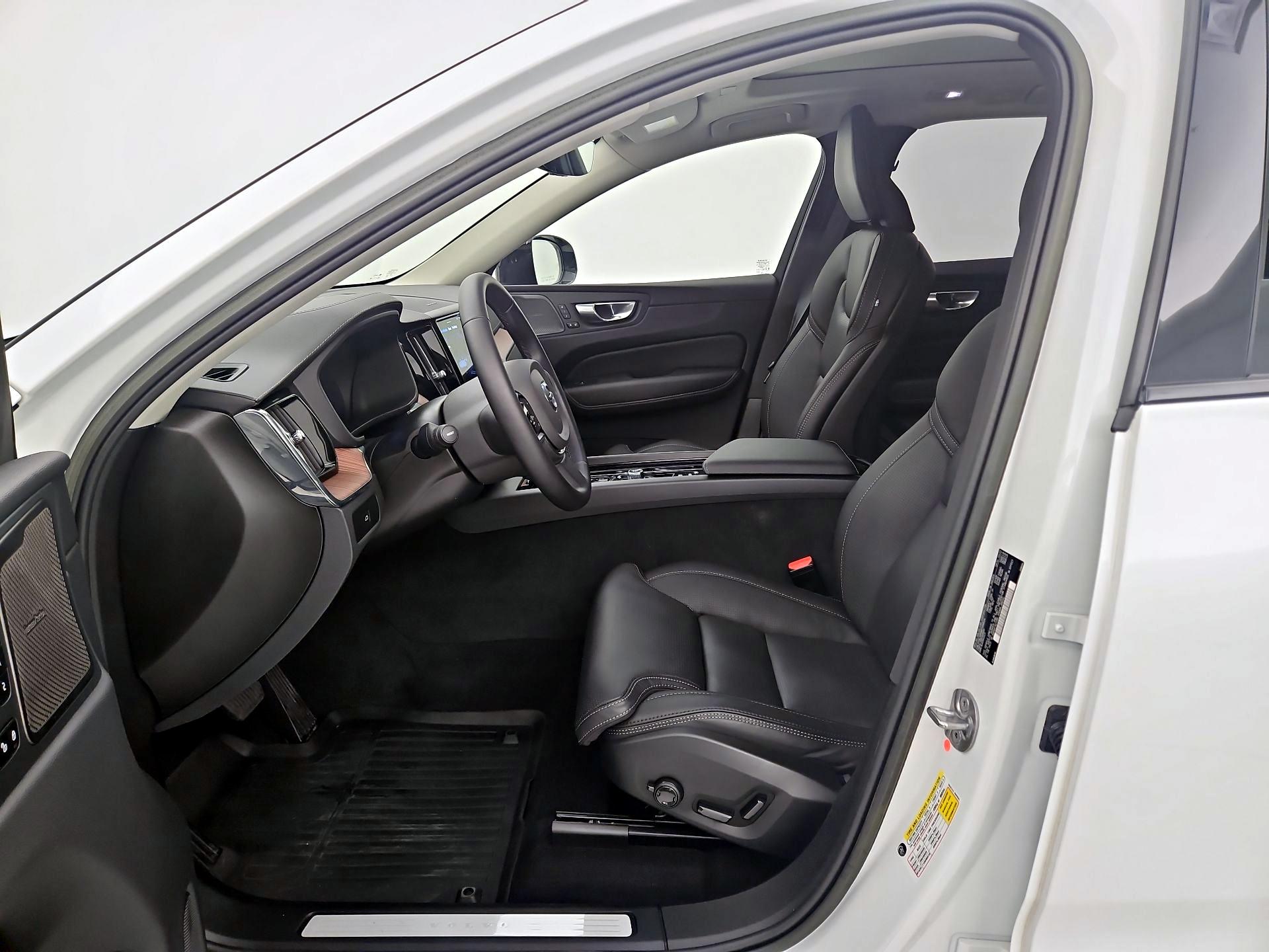 Thumbnail: 2023 Volvo XC60 - 11