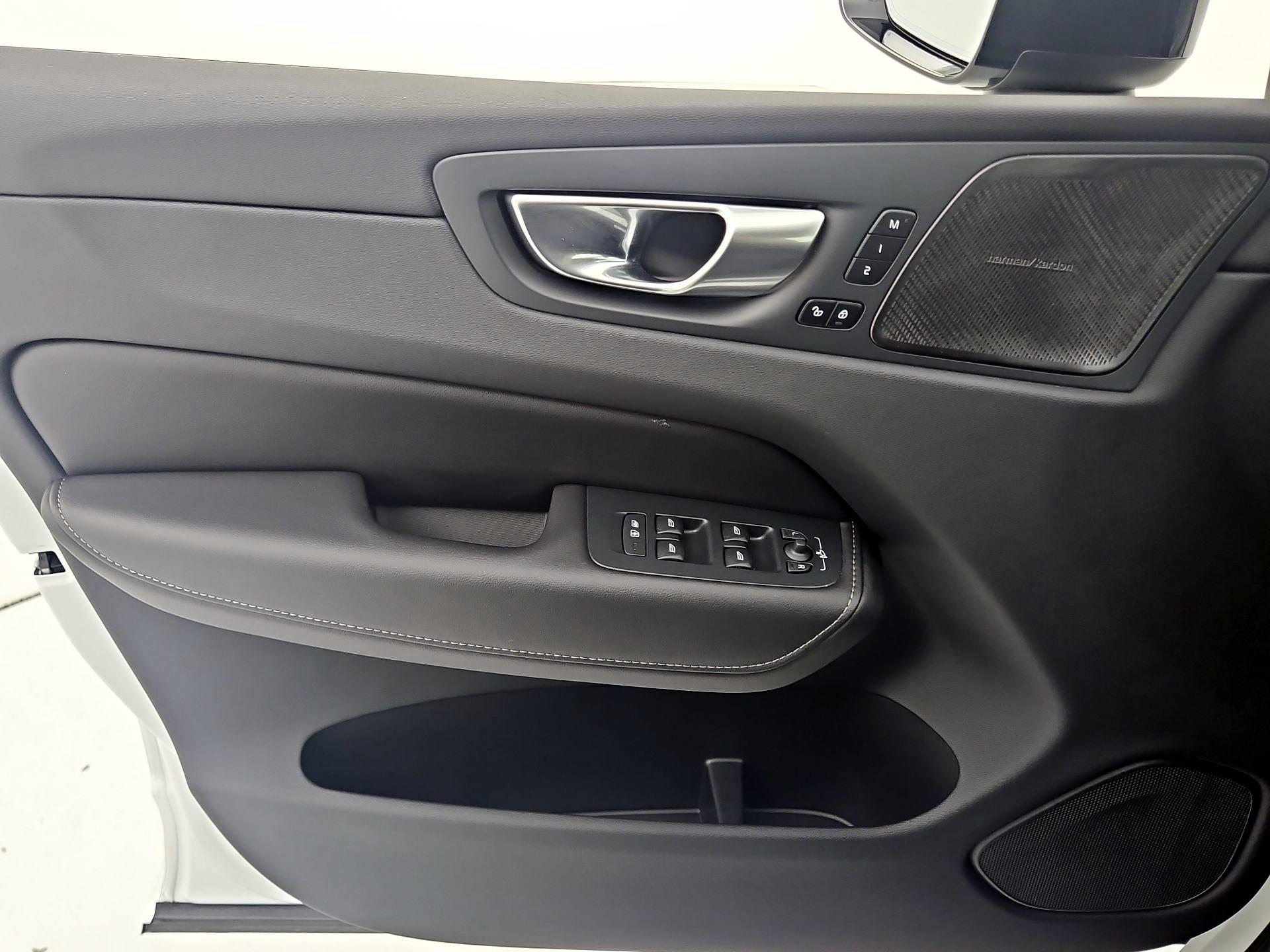 Thumbnail: 2023 Volvo XC60 - 12