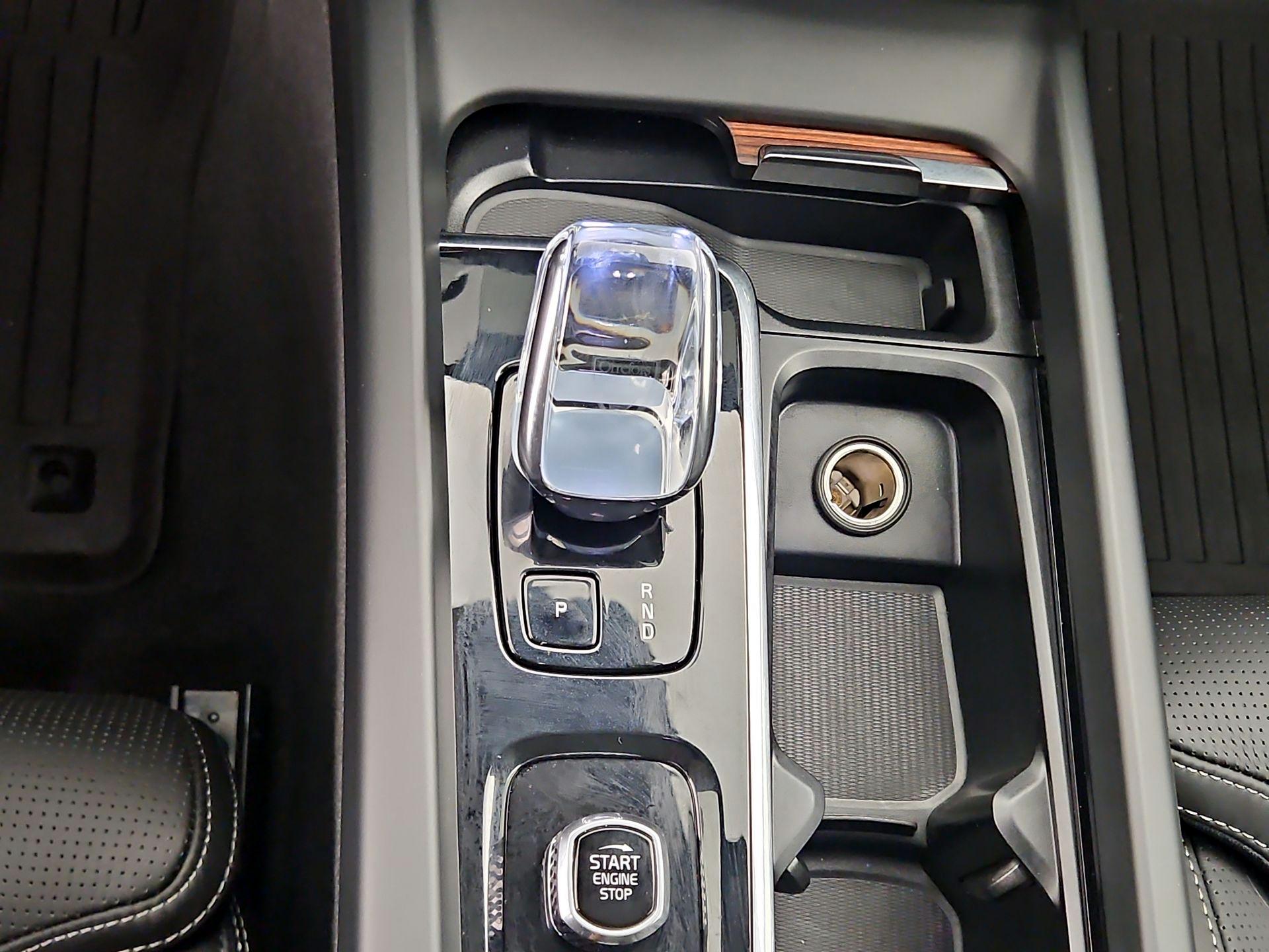 Thumbnail: 2023 Volvo XC60 - 17