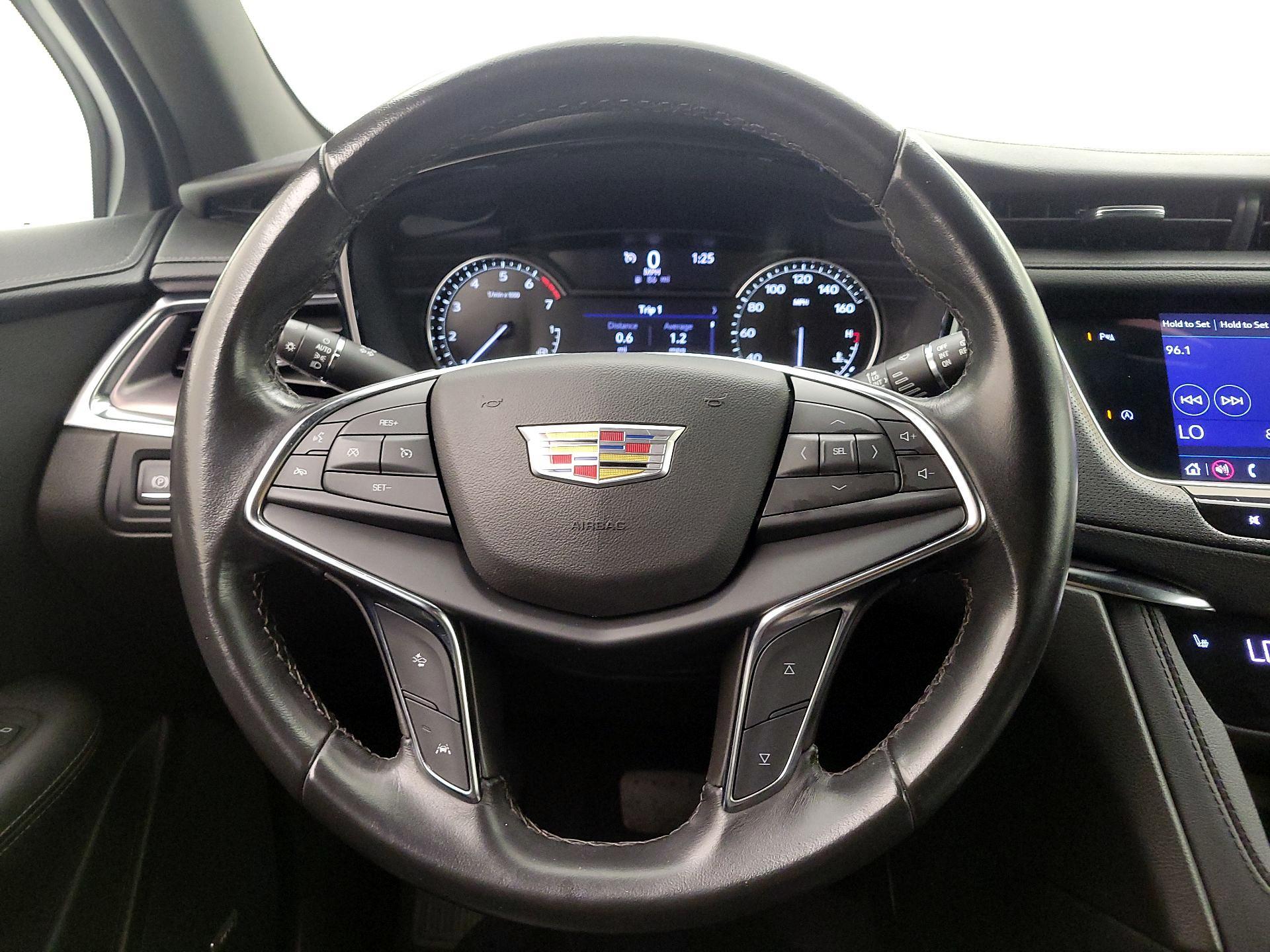 Thumbnail: 2023 Cadillac XT5 - 10