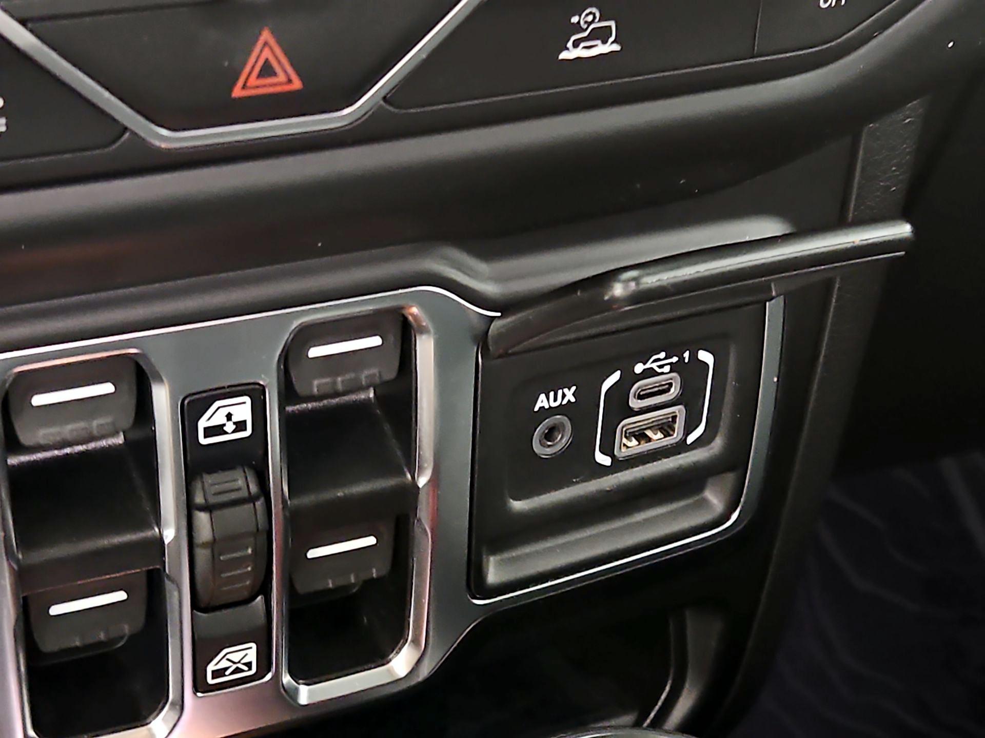 Thumbnail: 2022 Jeep Wrangler - 18