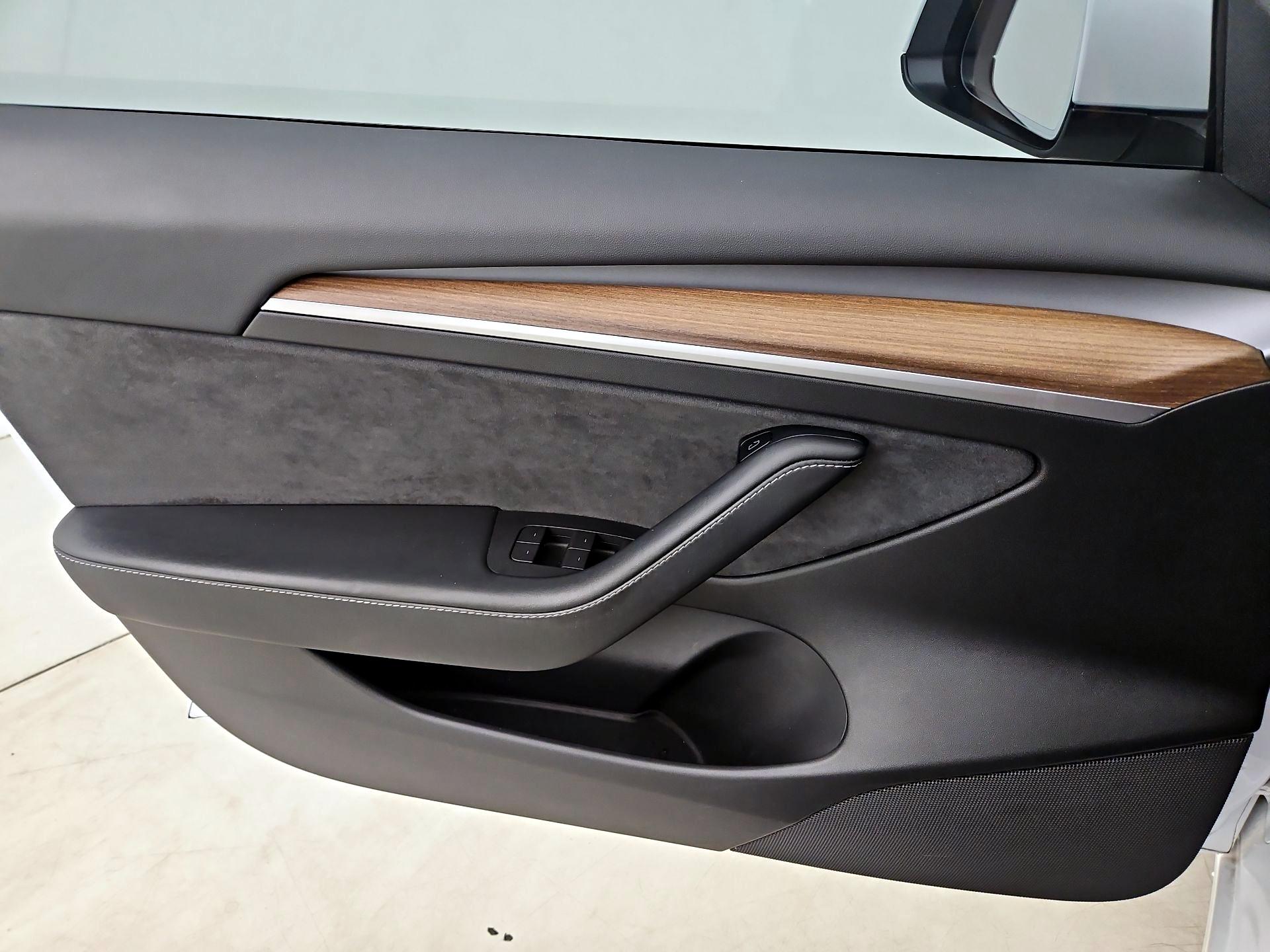 Thumbnail: 2022 Tesla Model 3 - 12