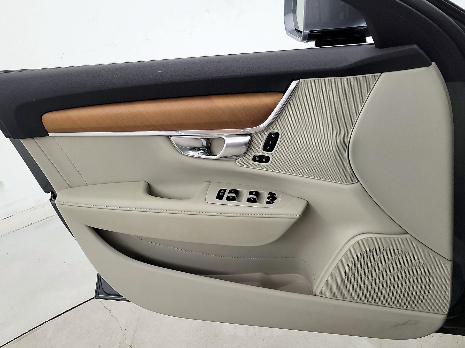 Thumbnail: 2018 Volvo V90 - 12