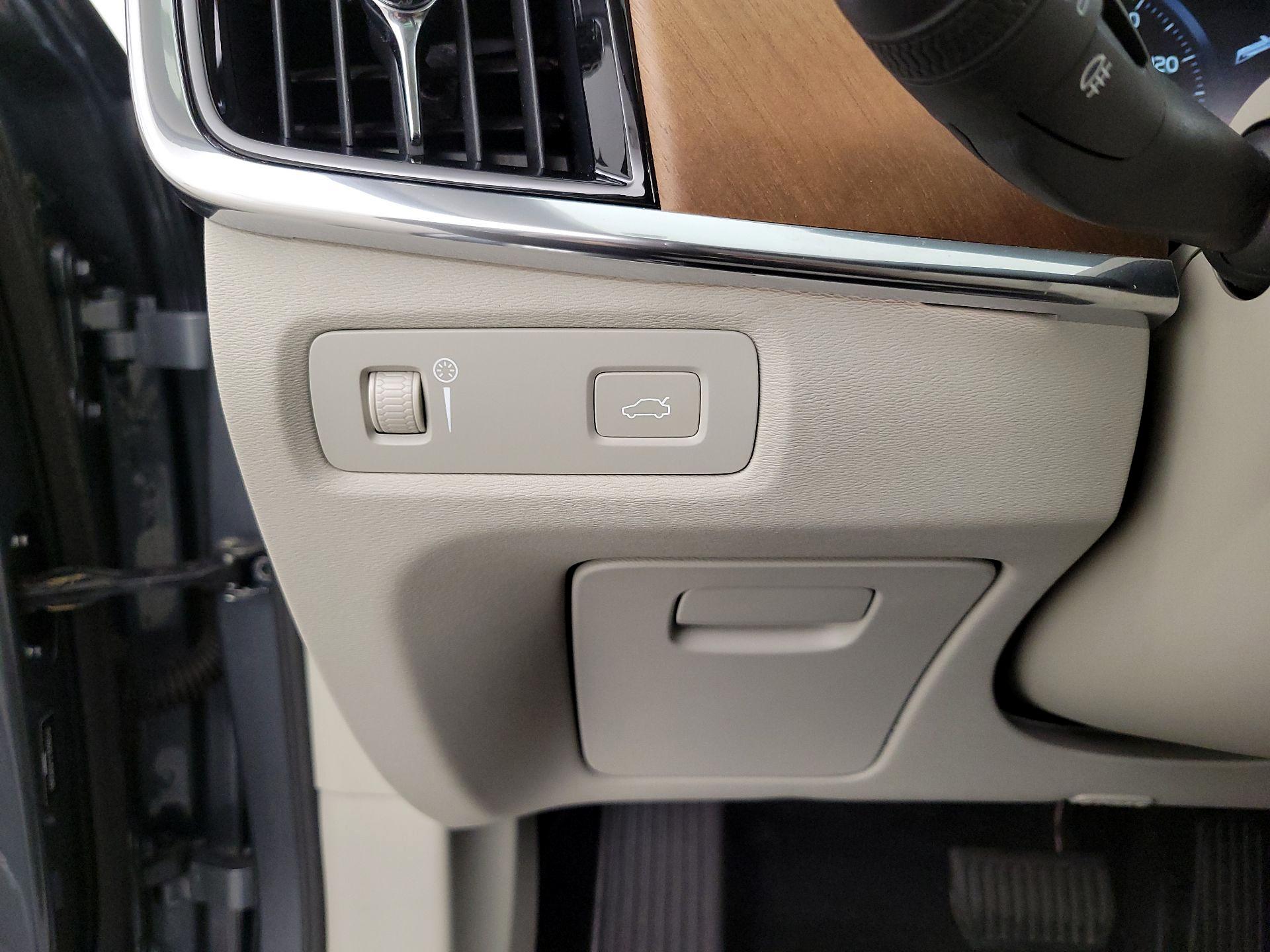 Thumbnail: 2018 Volvo V90 - 13