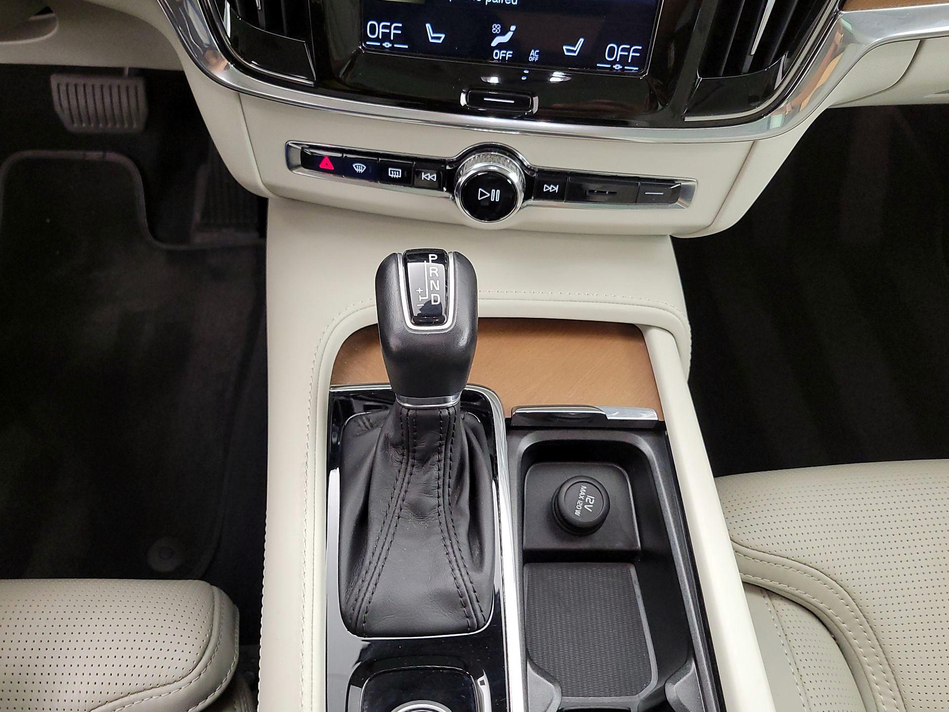 Thumbnail: 2018 Volvo V90 - 18