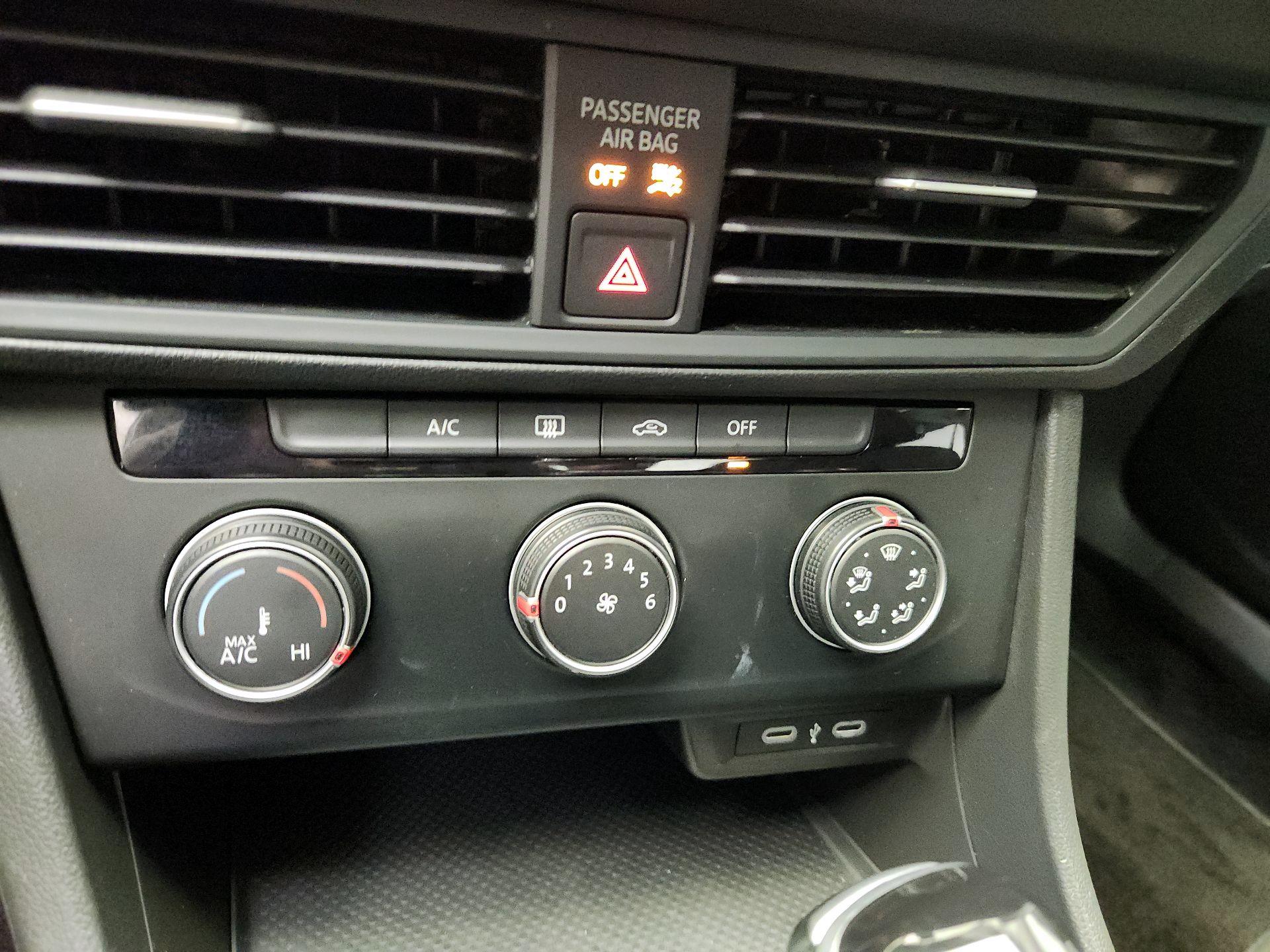 Thumbnail: 2021 Toyota Camry - 16