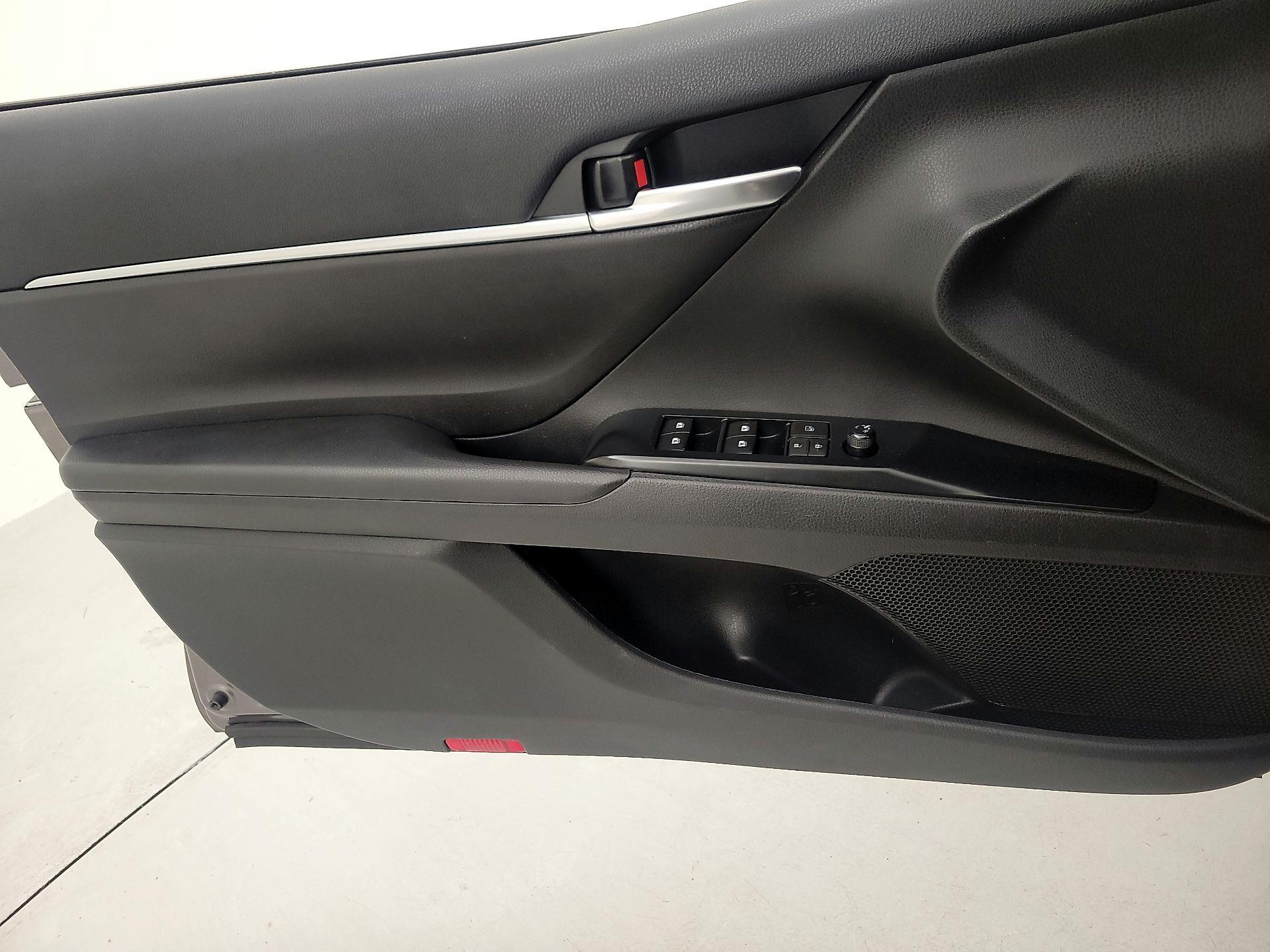 Thumbnail: 2020 Toyota Camry - 12