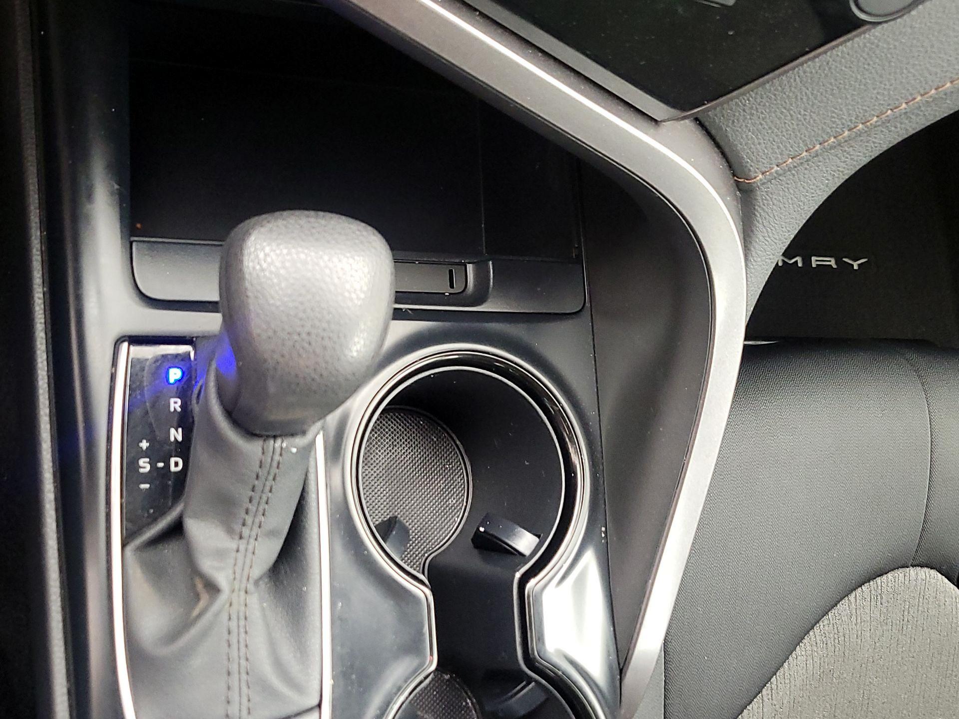 Thumbnail: 2020 Toyota Camry - 17