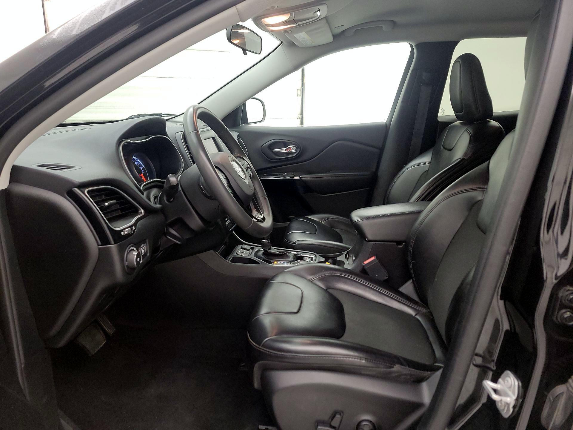 Thumbnail: 2020 Jeep Cherokee - 11