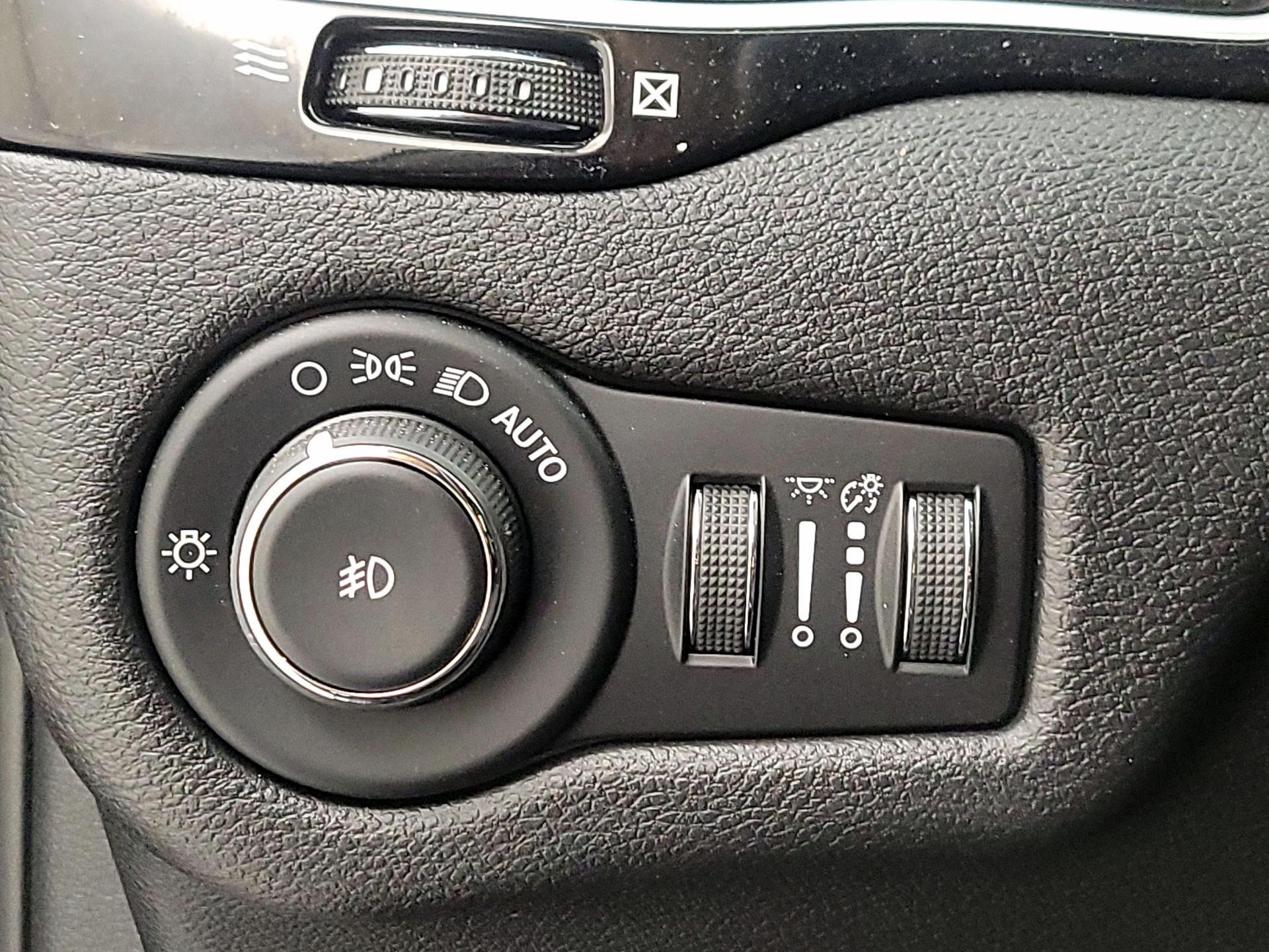 Thumbnail: 2020 Jeep Cherokee - 13