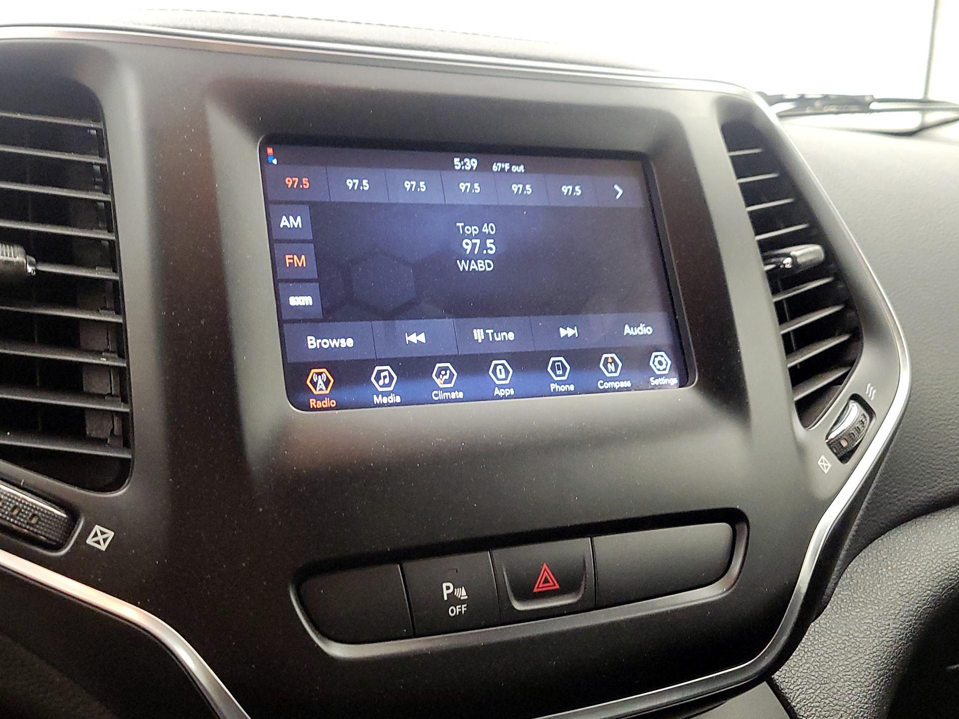 Thumbnail: 2020 Jeep Cherokee - 15