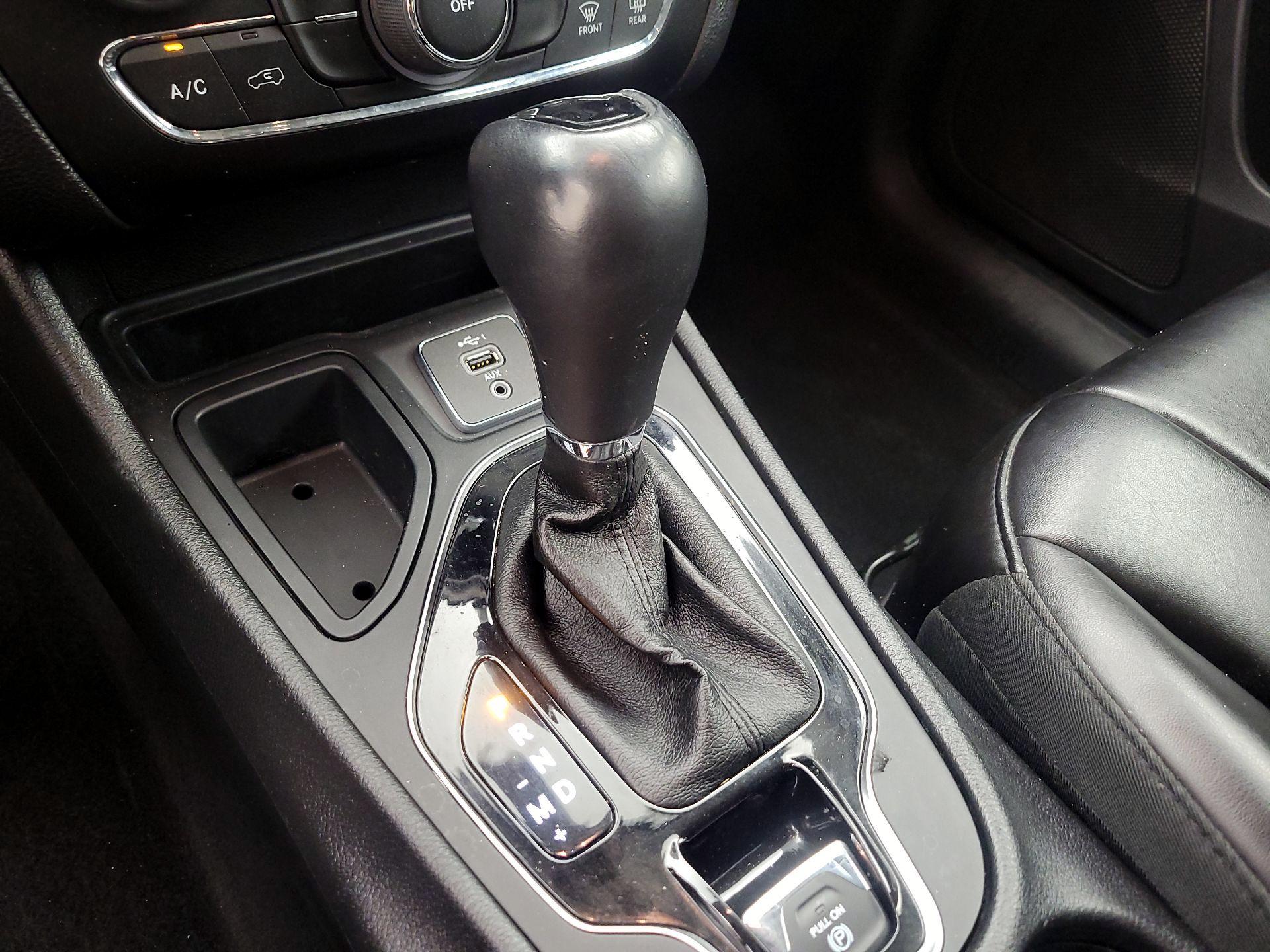 Thumbnail: 2020 Jeep Cherokee - 17