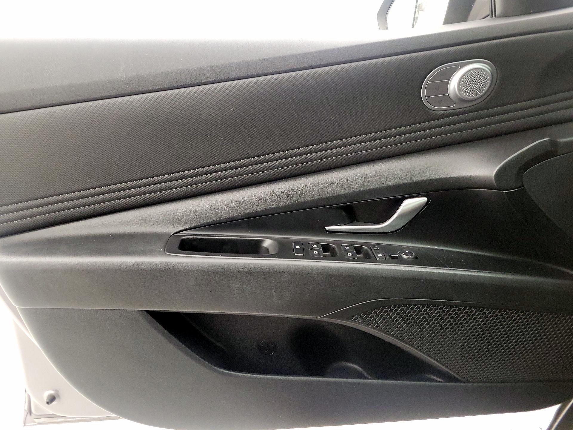 Thumbnail: 2021 Hyundai Elantra - 12