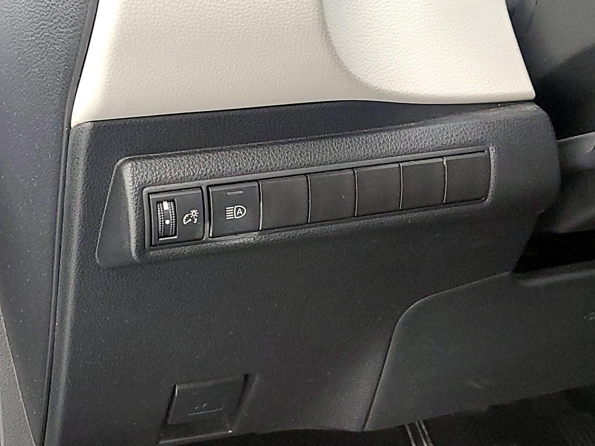 Thumbnail: 2025 Toyota Corolla - 13