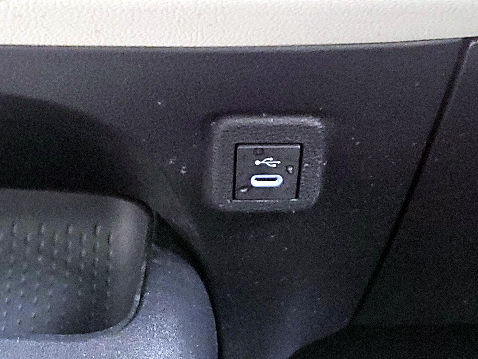 Thumbnail: 2025 Toyota Corolla - 18