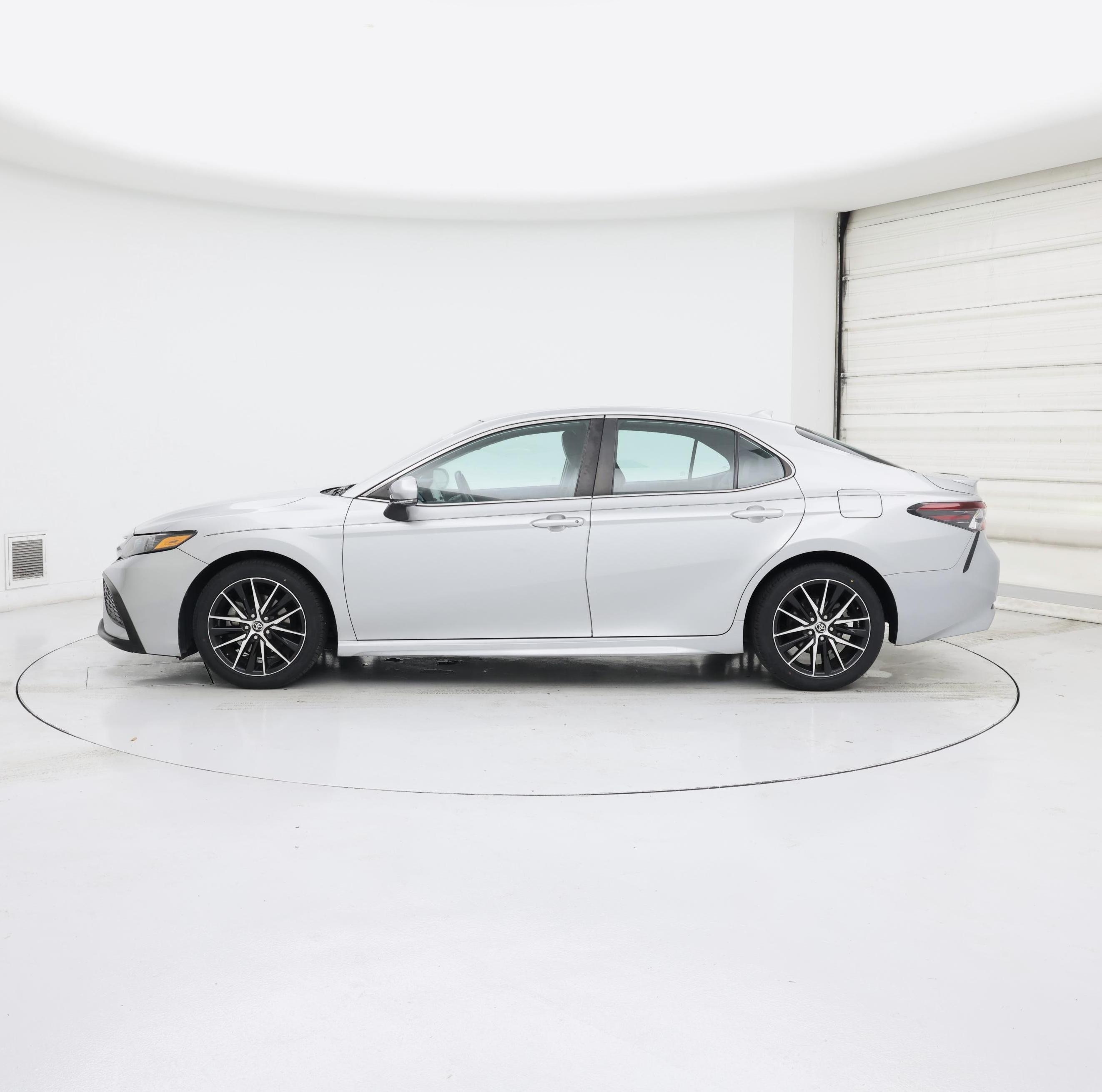 Thumbnail: 2021 Toyota Camry - 3