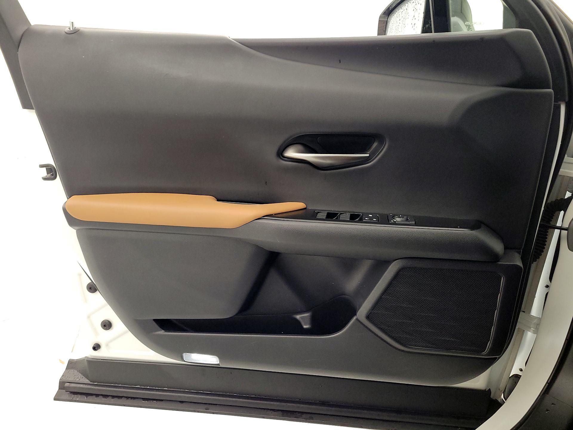 Thumbnail: 2021 Lexus UX - 12