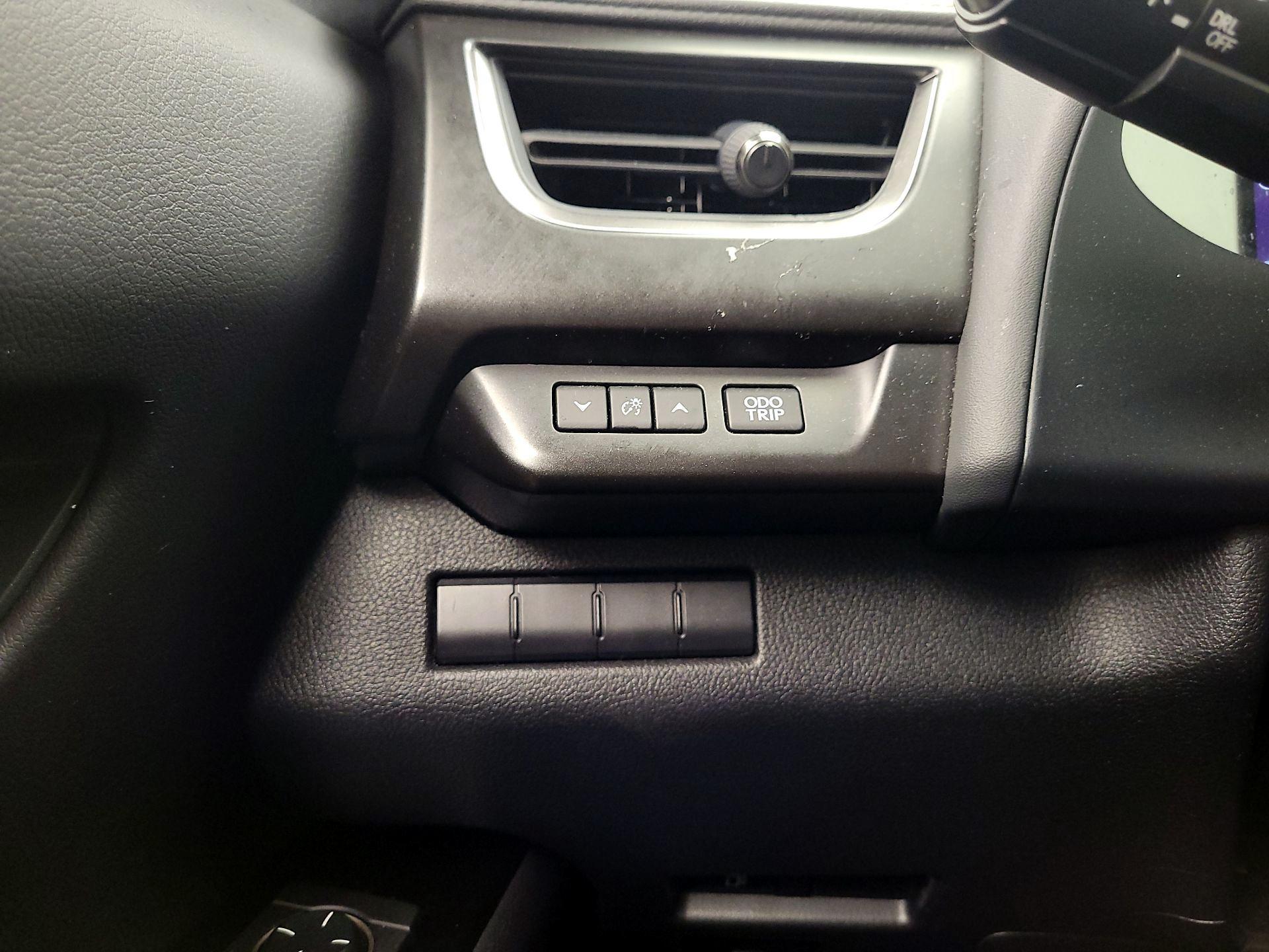 Thumbnail: 2021 Lexus UX - 13