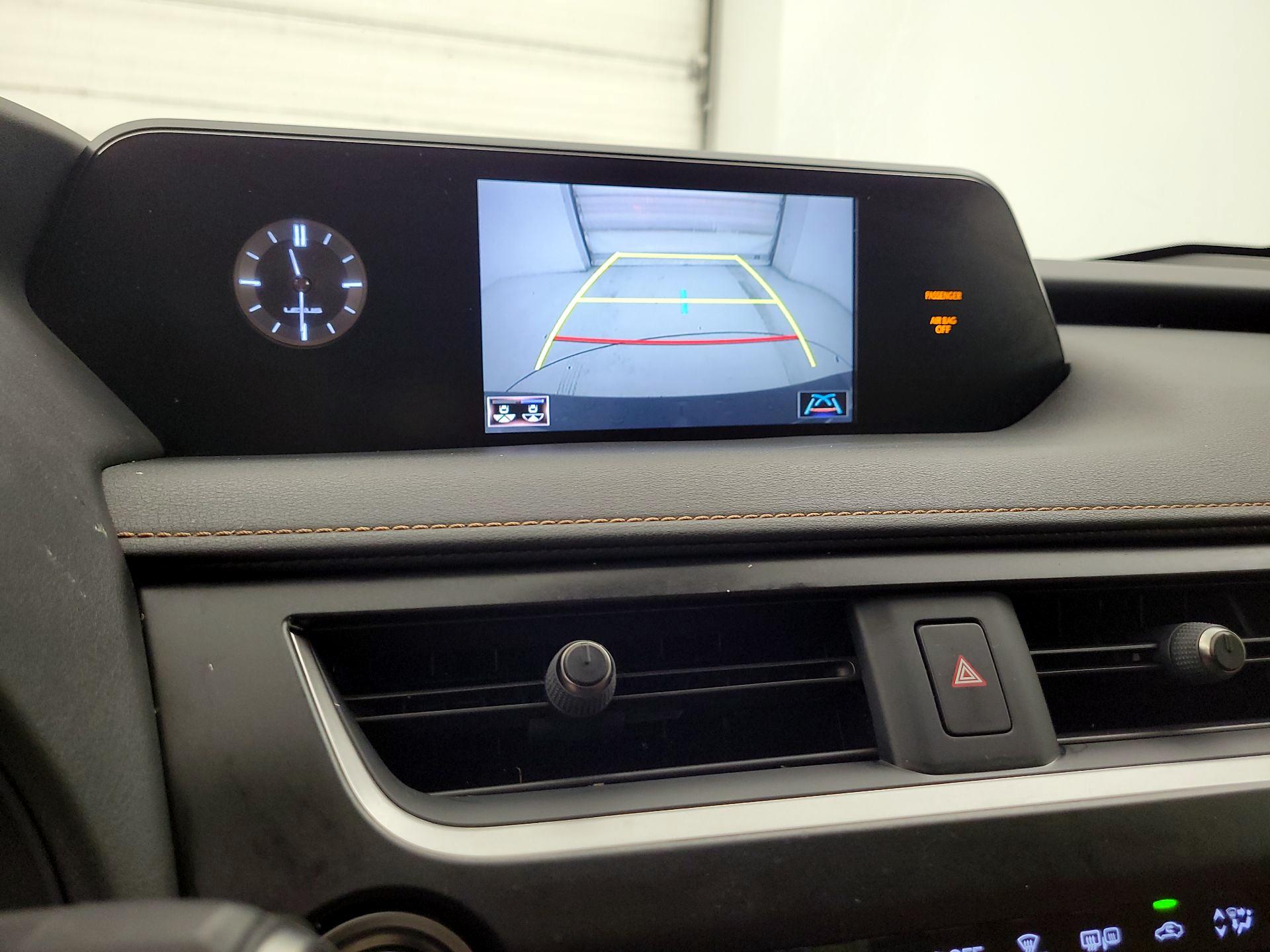 Thumbnail: 2021 Lexus UX - 14