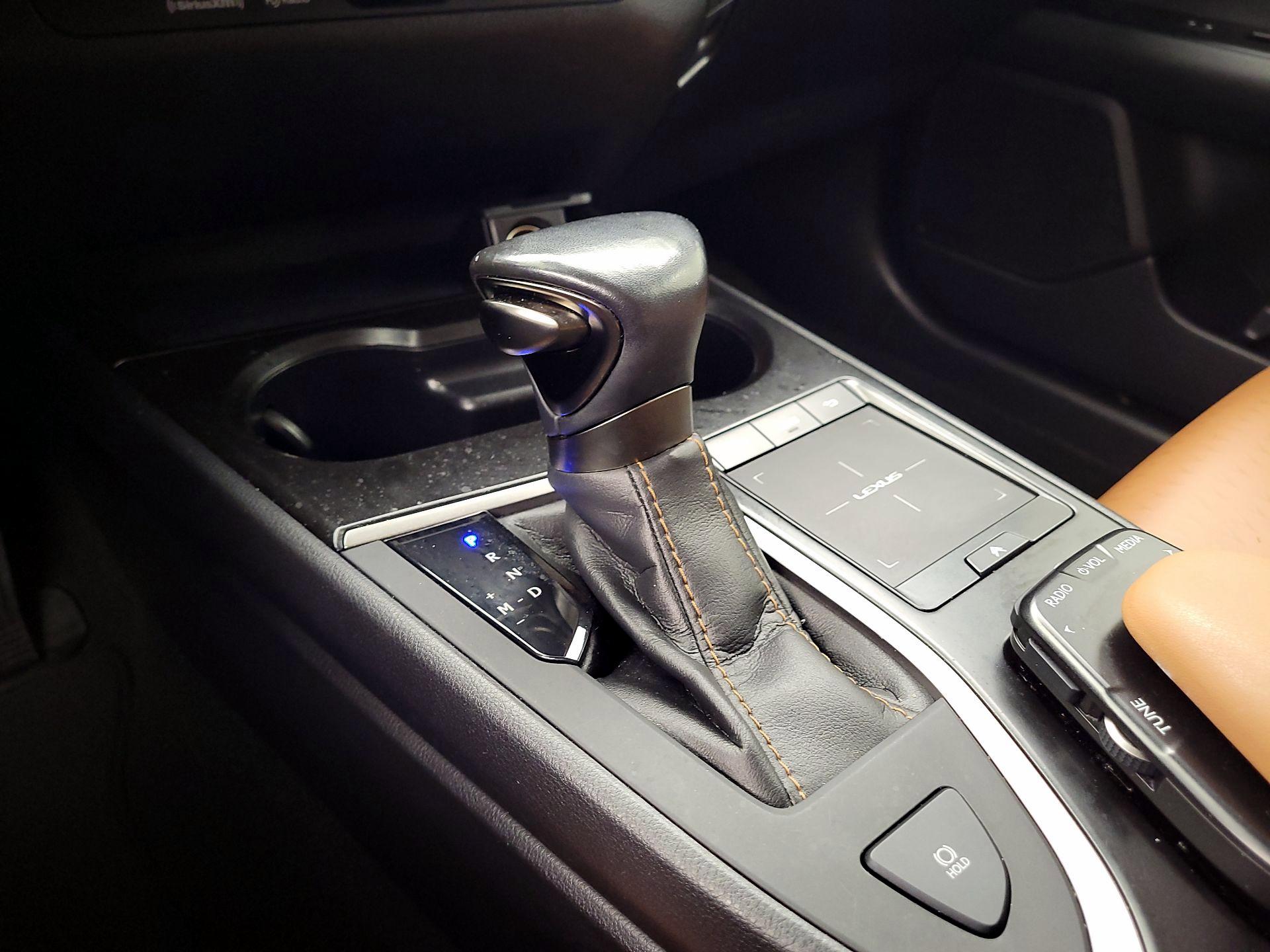 Thumbnail: 2021 Lexus UX - 17