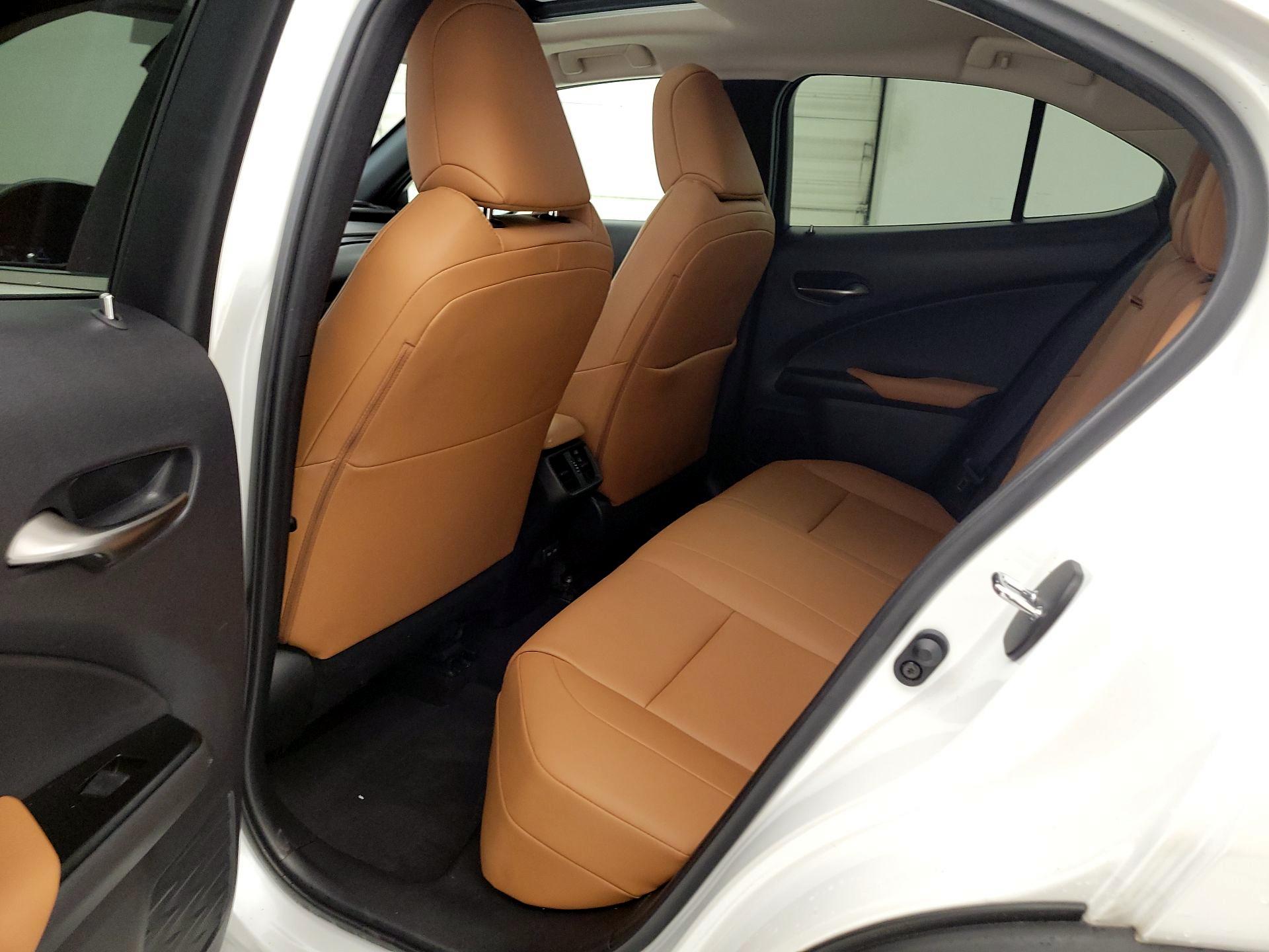 Thumbnail: 2021 Lexus UX - 18