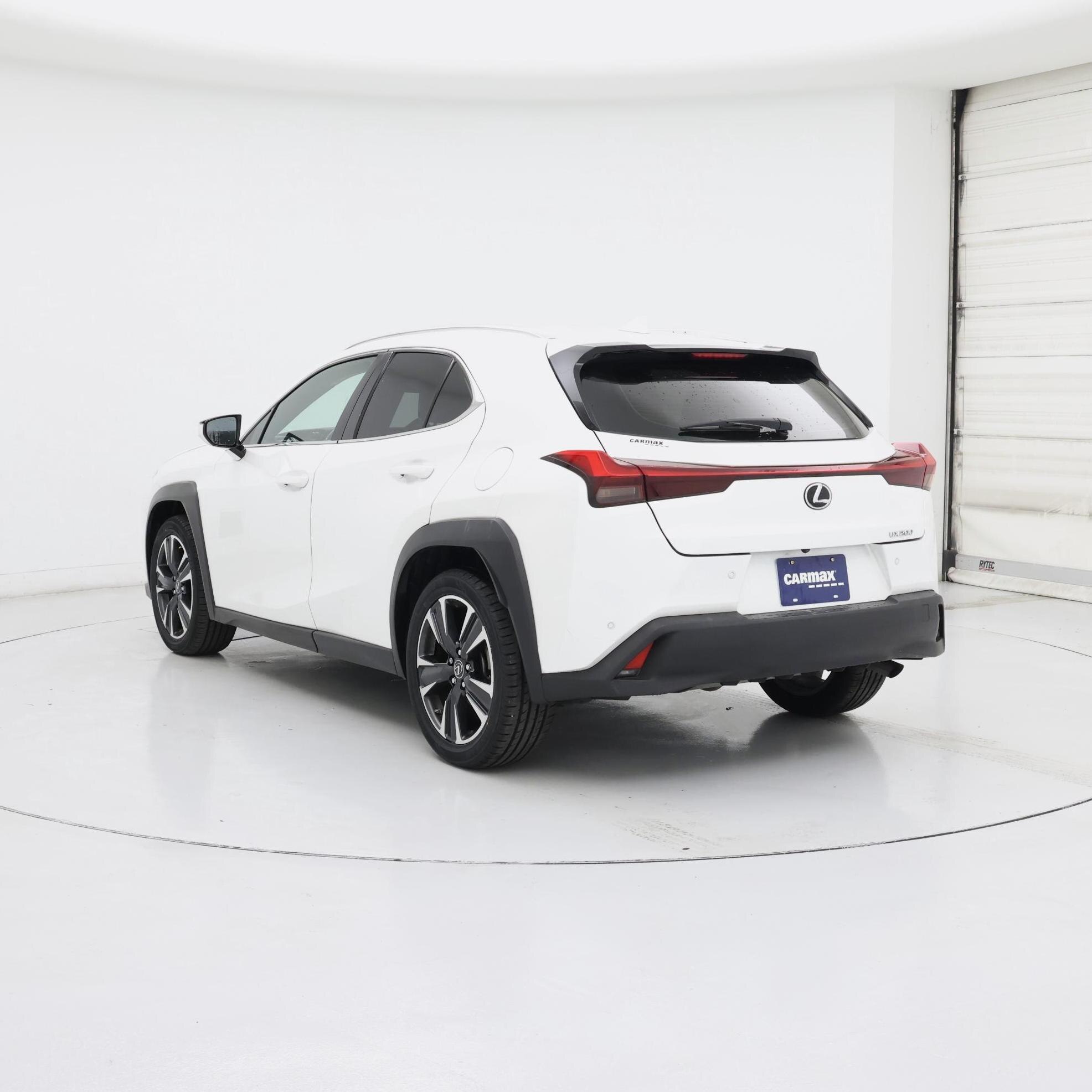 Thumbnail: 2021 Lexus UX - 2