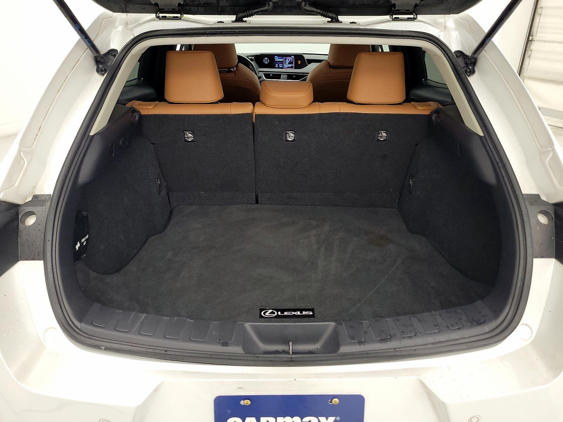 Thumbnail: 2021 Lexus UX - 19