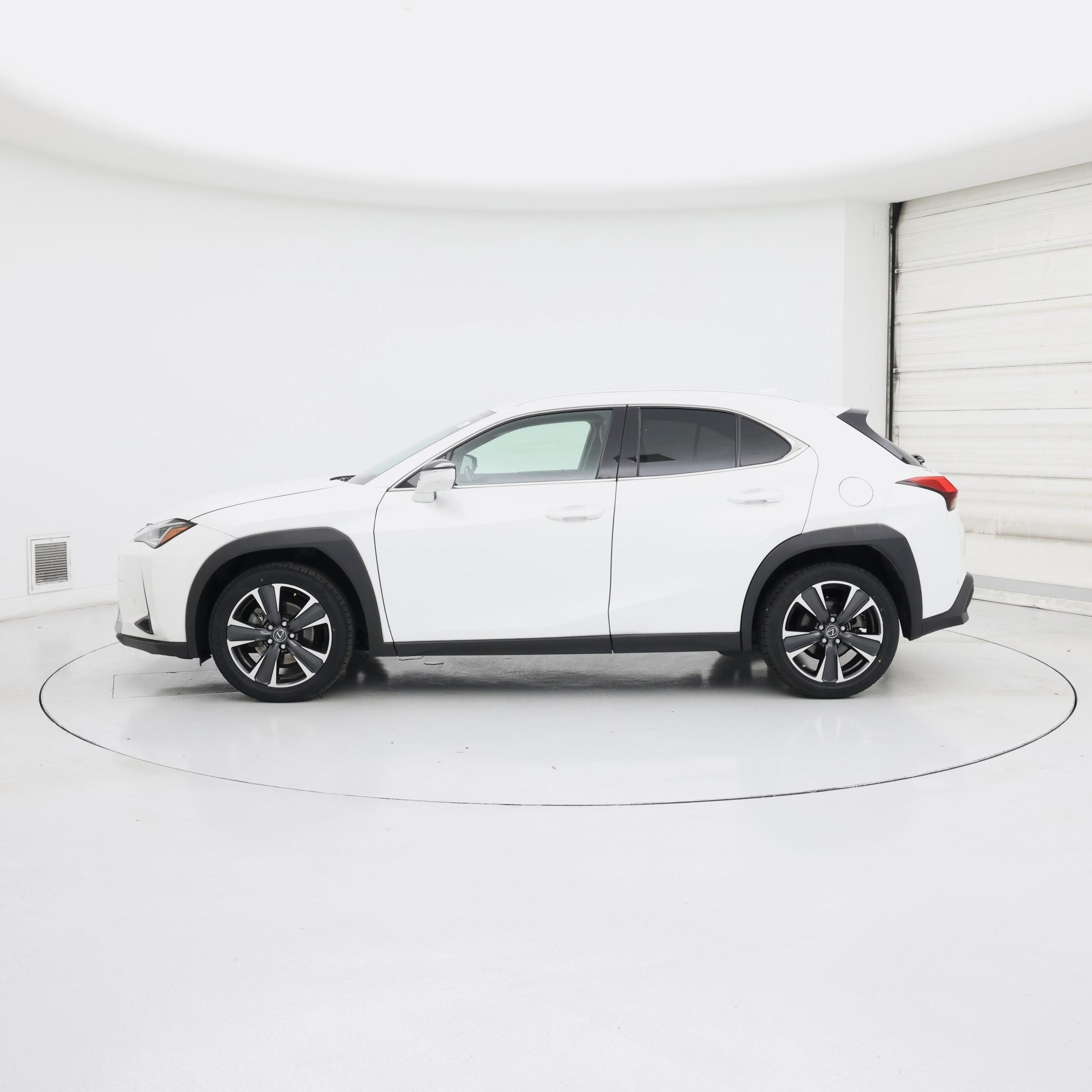 Thumbnail: 2021 Lexus UX - 3