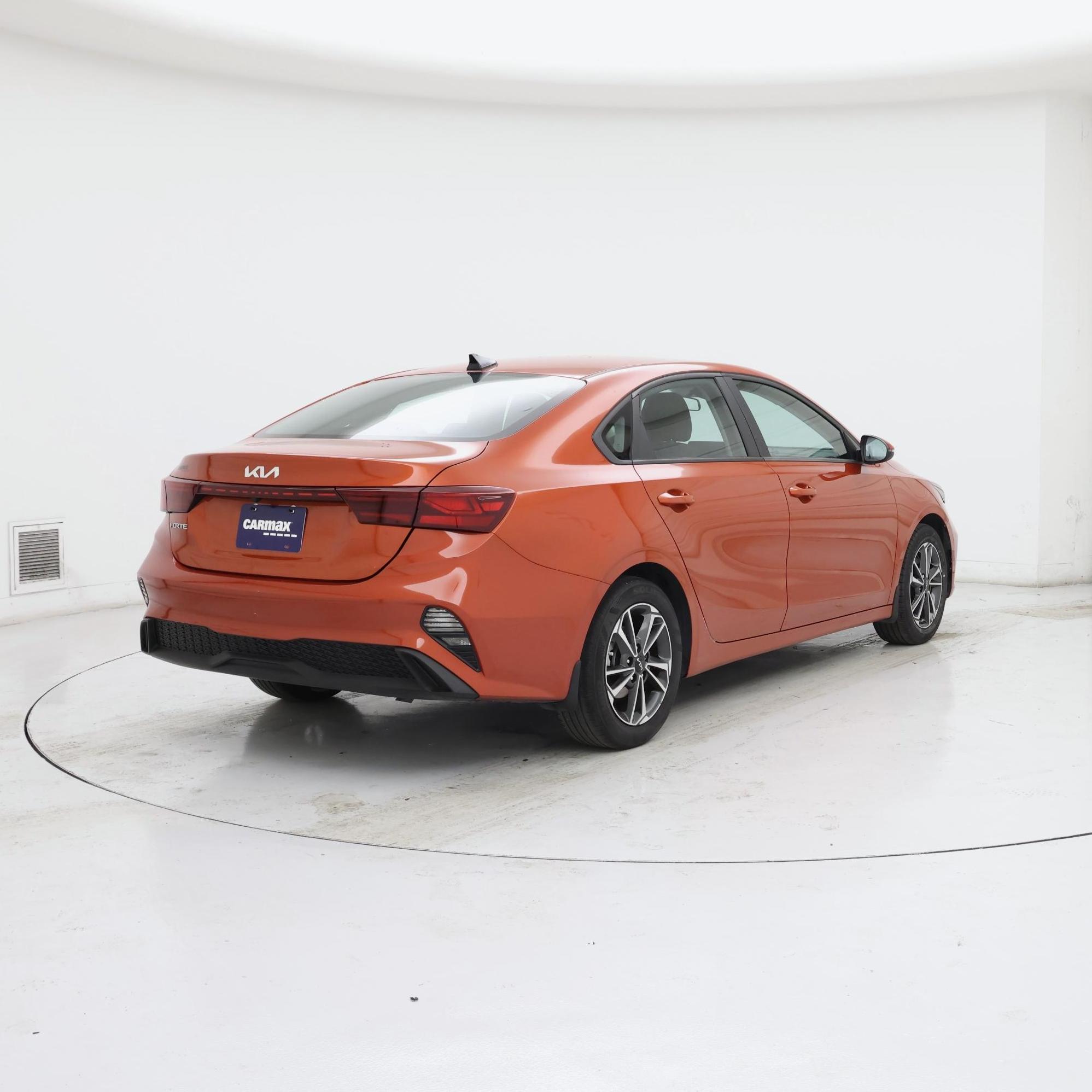 Thumbnail: 2023 Kia Forte - 8