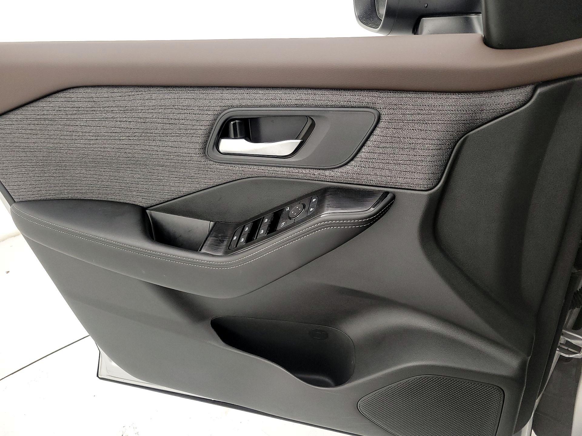 Thumbnail: 2023 Nissan Rogue - 12